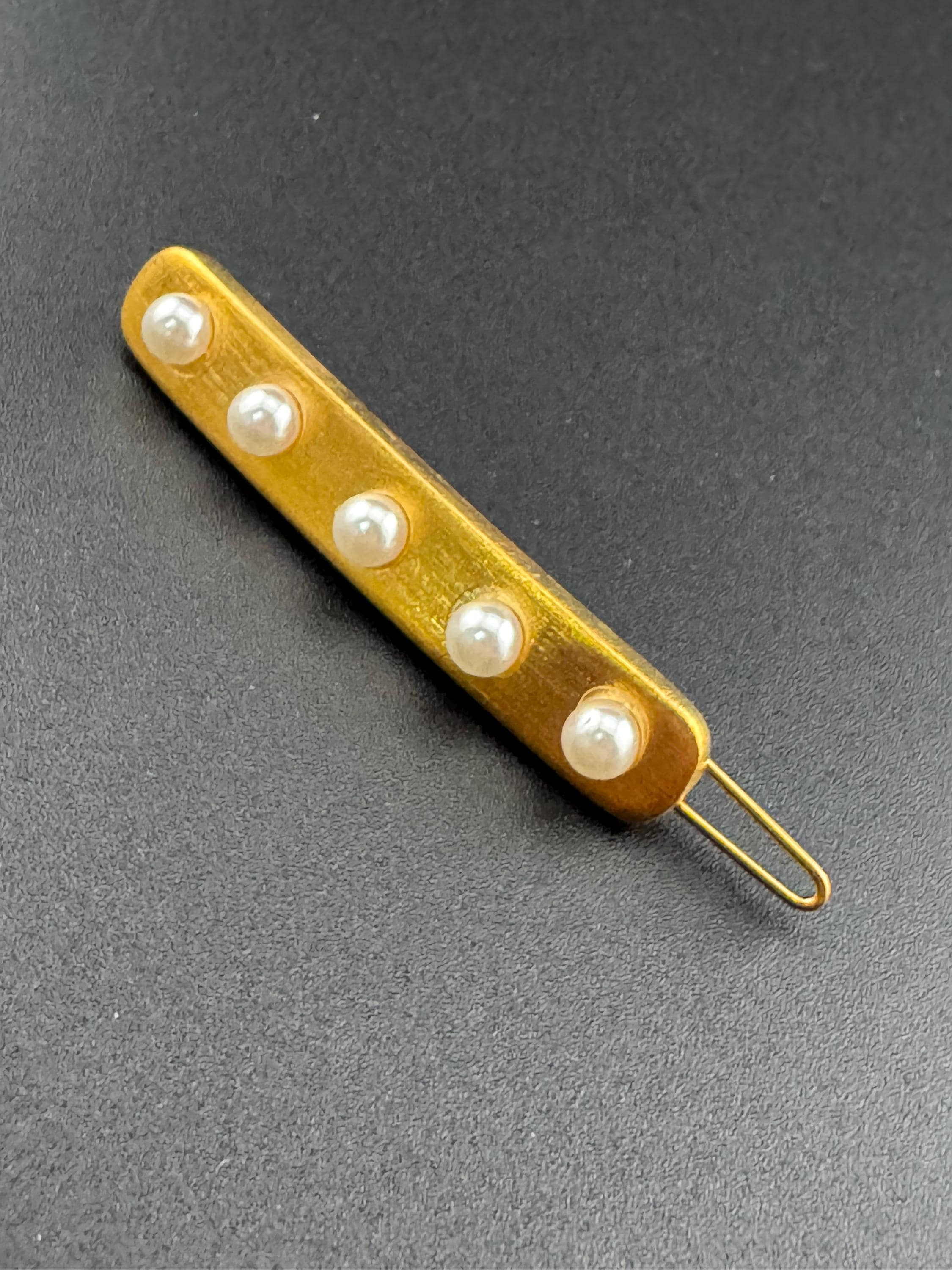 Pearl hair clip true vintage Matt gold tone old shop stock