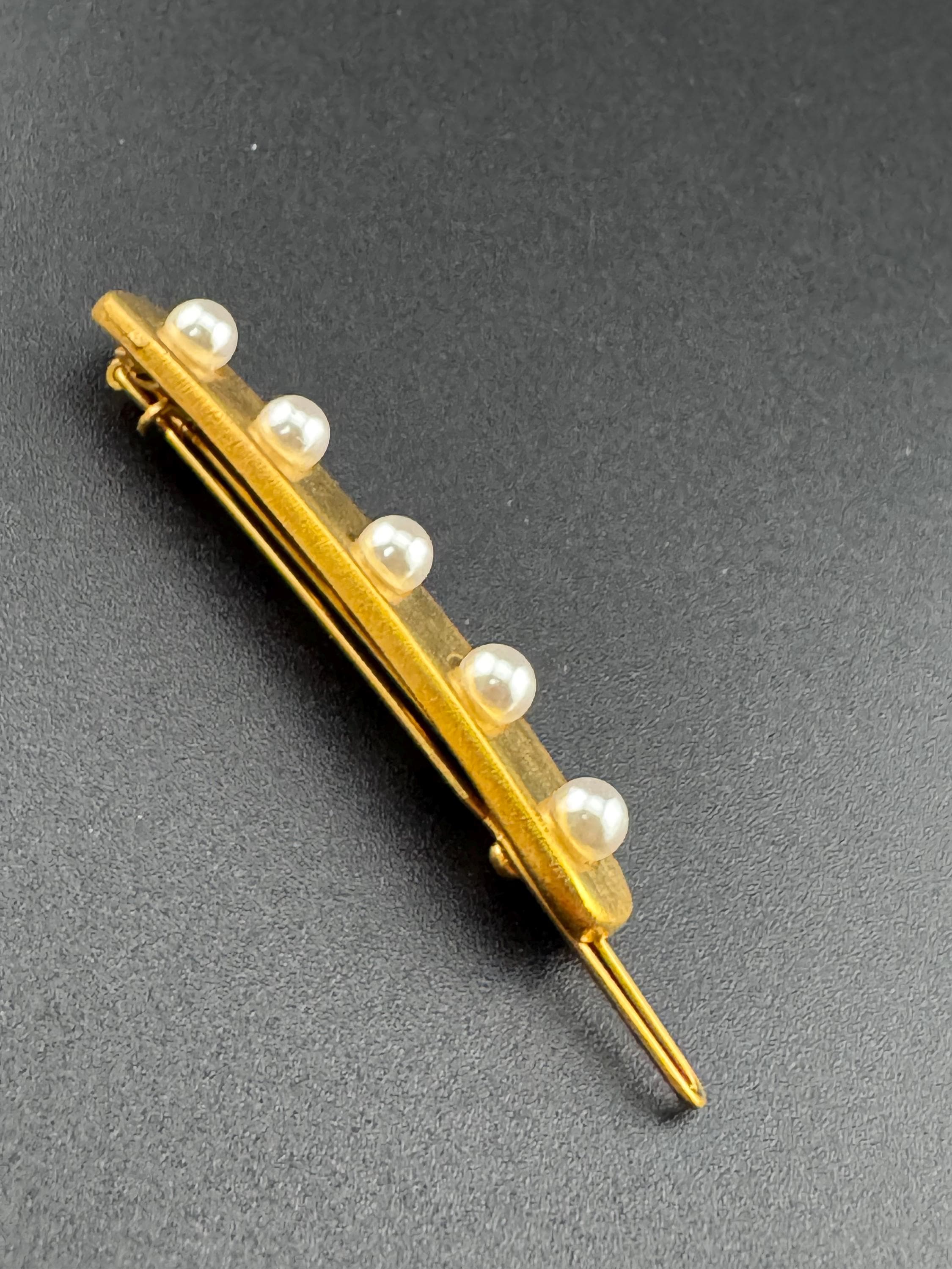 Pearl hair clip true vintage Matt gold tone old shop stock
