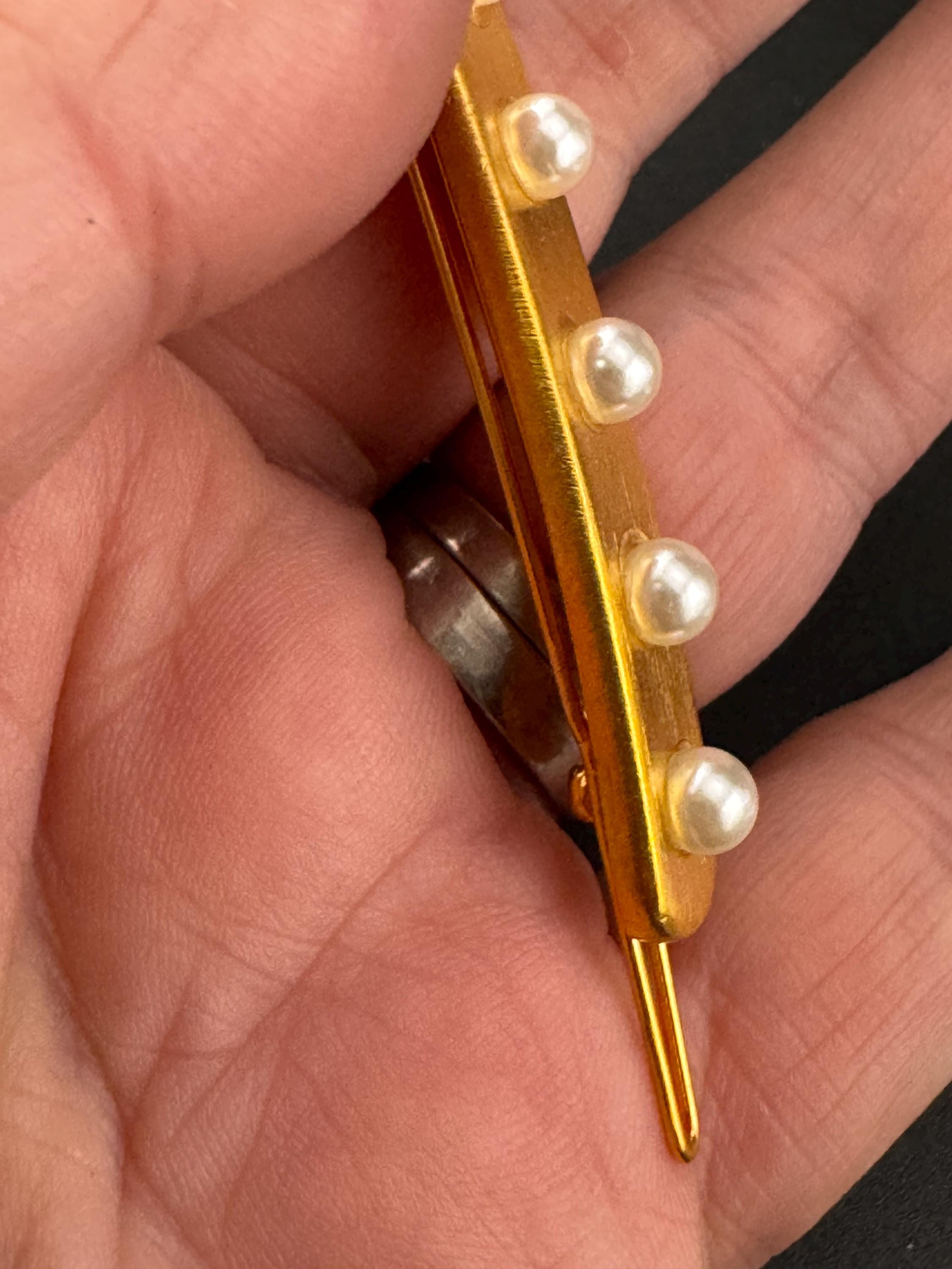 Pearl hair clip true vintage Matt gold tone old shop stock