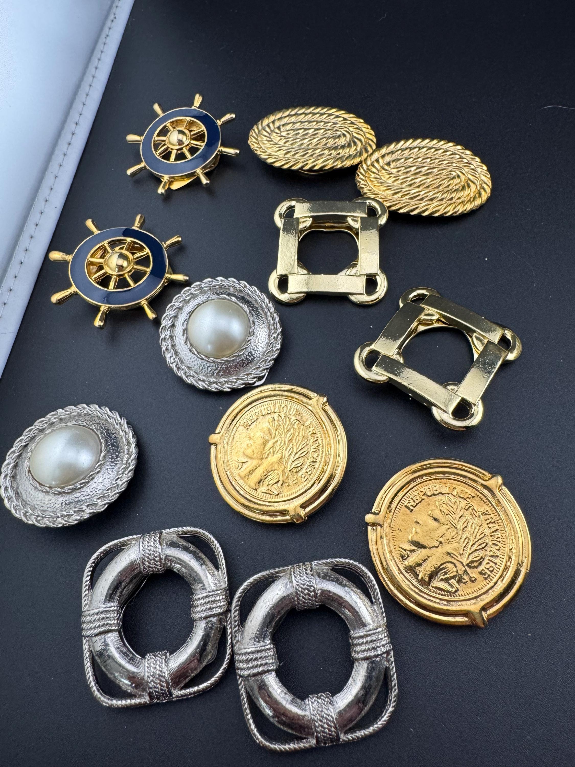True vintage navy blue enamel gold plated nautical ships wheel Scarf Clip ring old shop stock