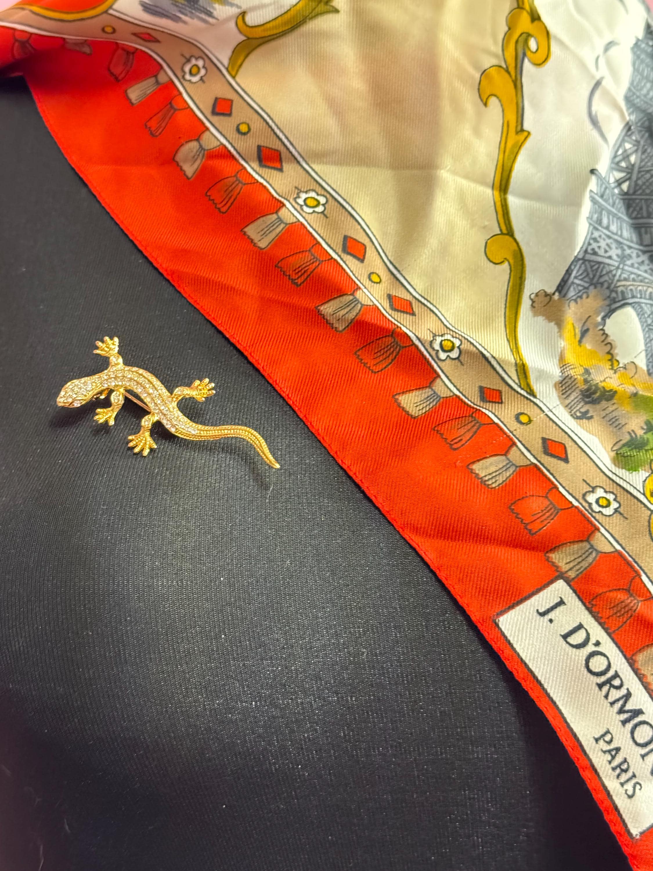 True Vintage gold tone crystal set chameleon lizard brooch old shop stock