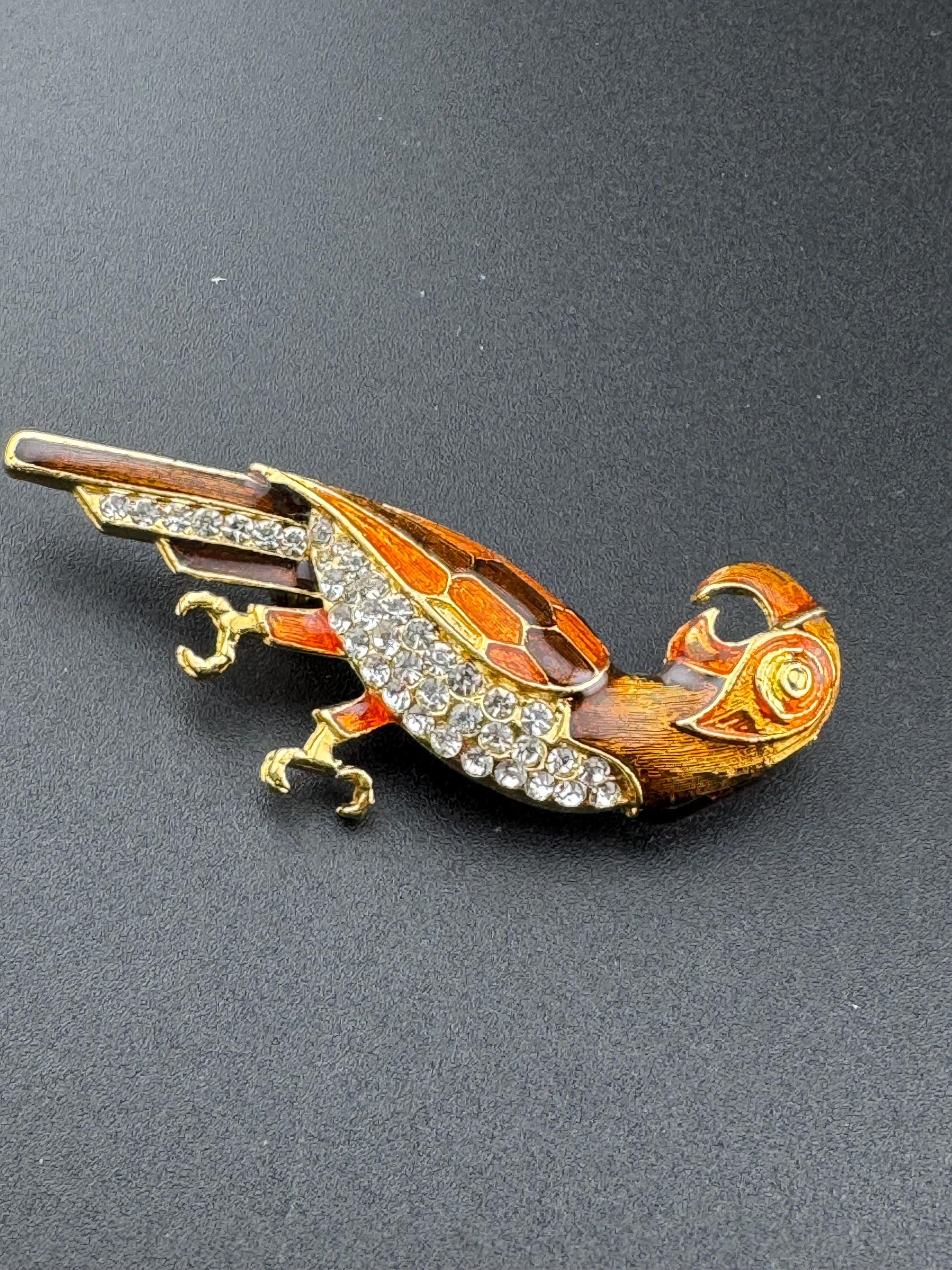 Vintage Tropical Parrot brooch set with Paste diamanté and brown orange Enamel gold tone metal 1980s