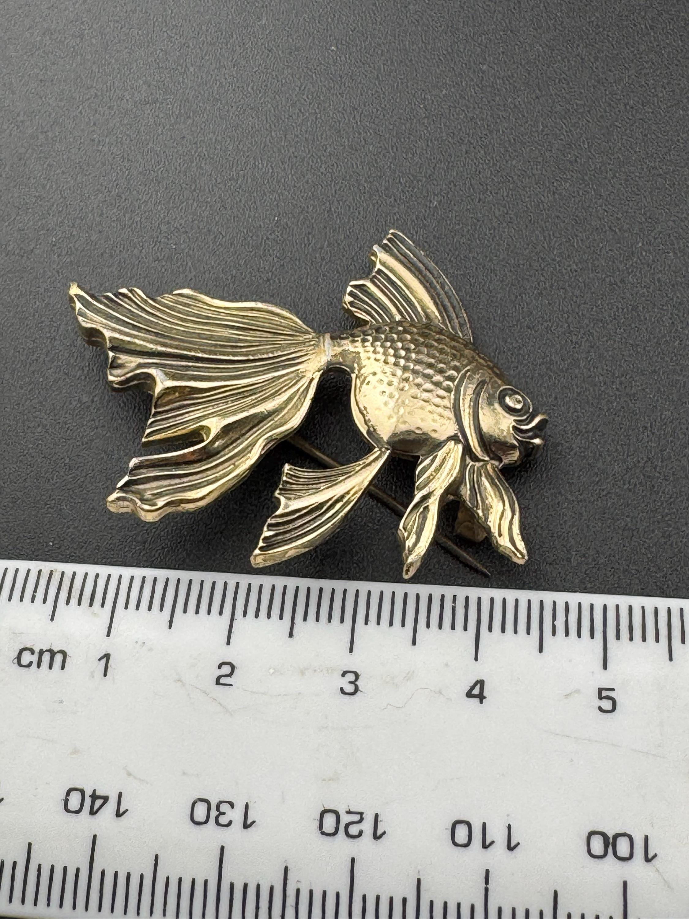 Vintage 60s gold tone classic lightweight aluminium fish Brooch