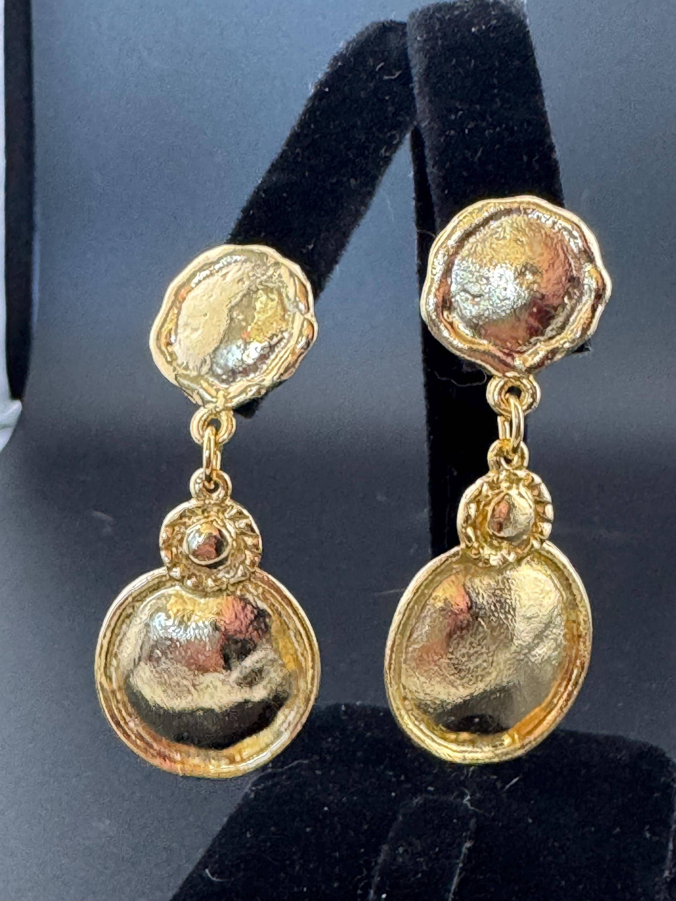 Matt yellow gold plated Etruscan style dangly drop disc earrings for pierced ears