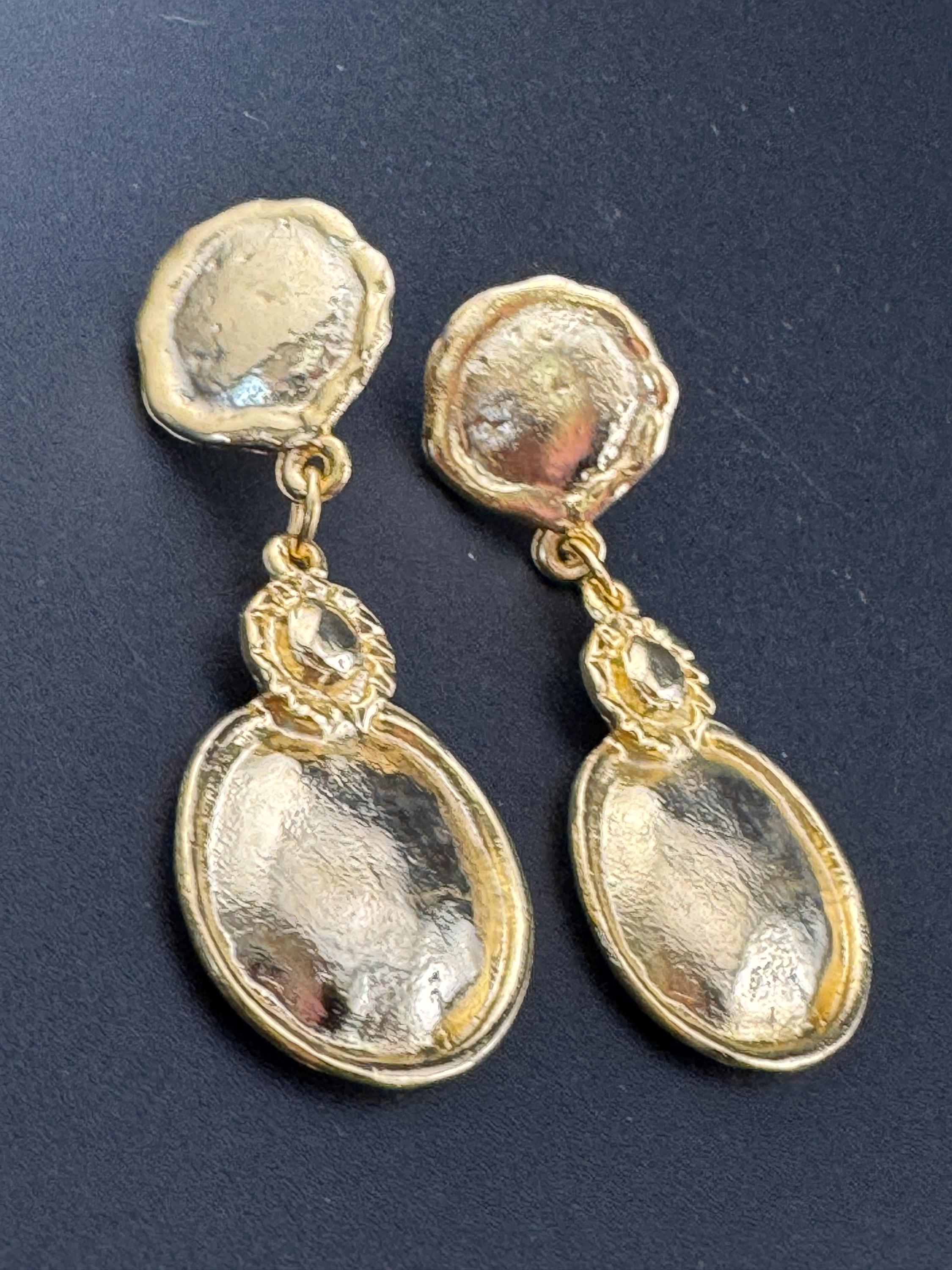Matt yellow gold plated Etruscan style dangly drop disc earrings for pierced ears