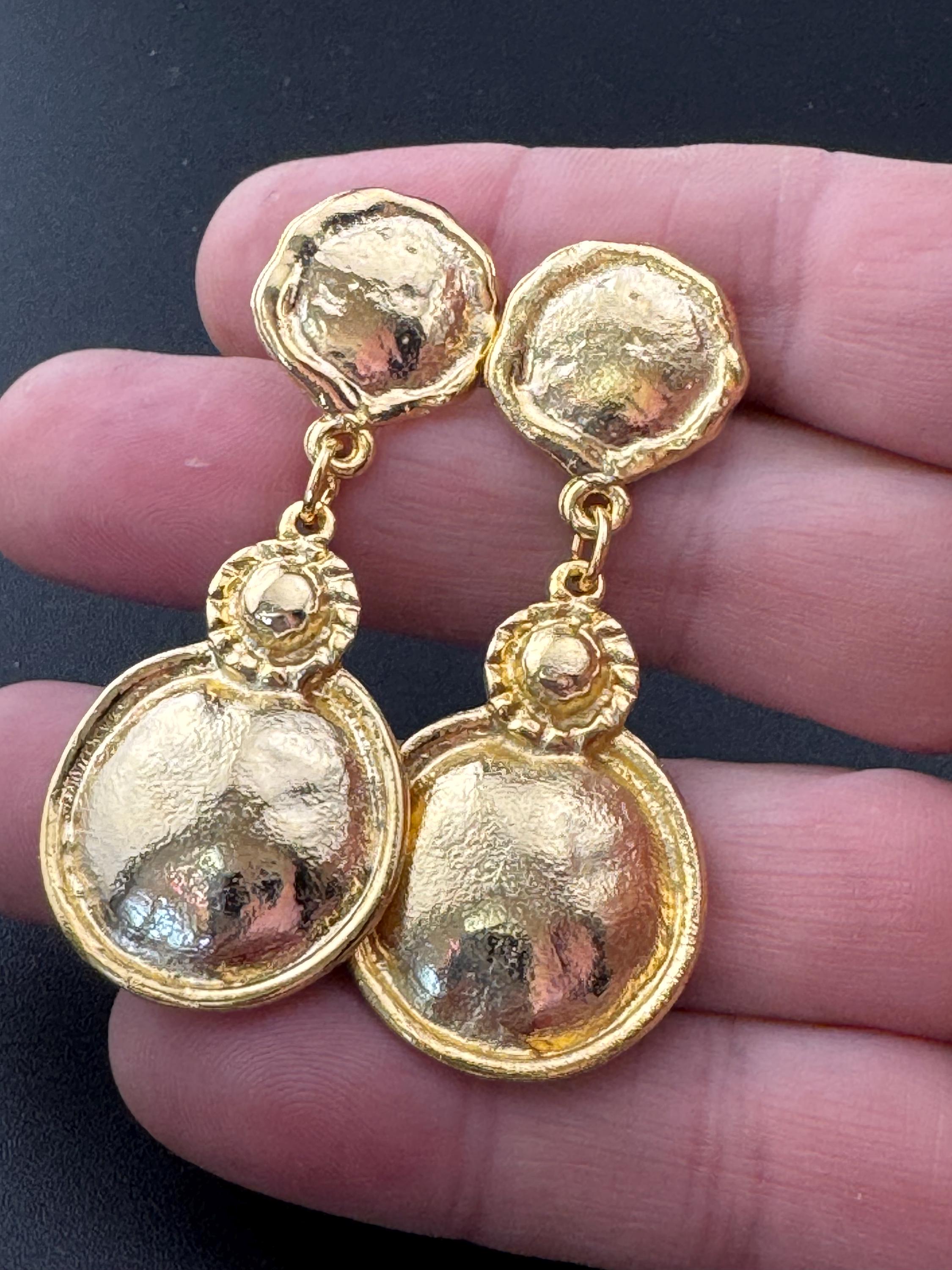 Matt yellow gold plated Etruscan style dangly drop disc earrings for pierced ears