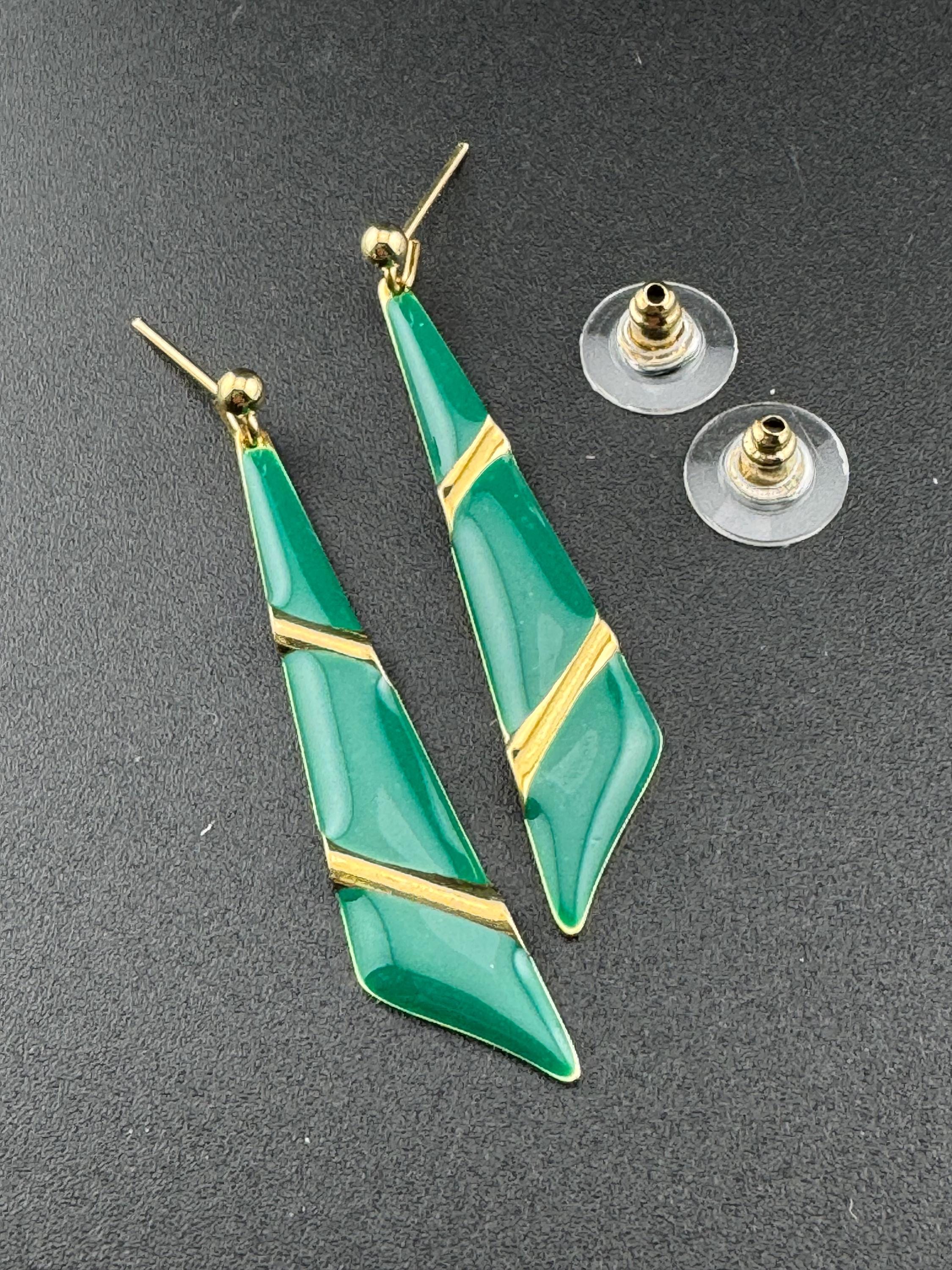 Vintage 80s teal green enamel gold tone dangly drop earrings for pierced ears unworn