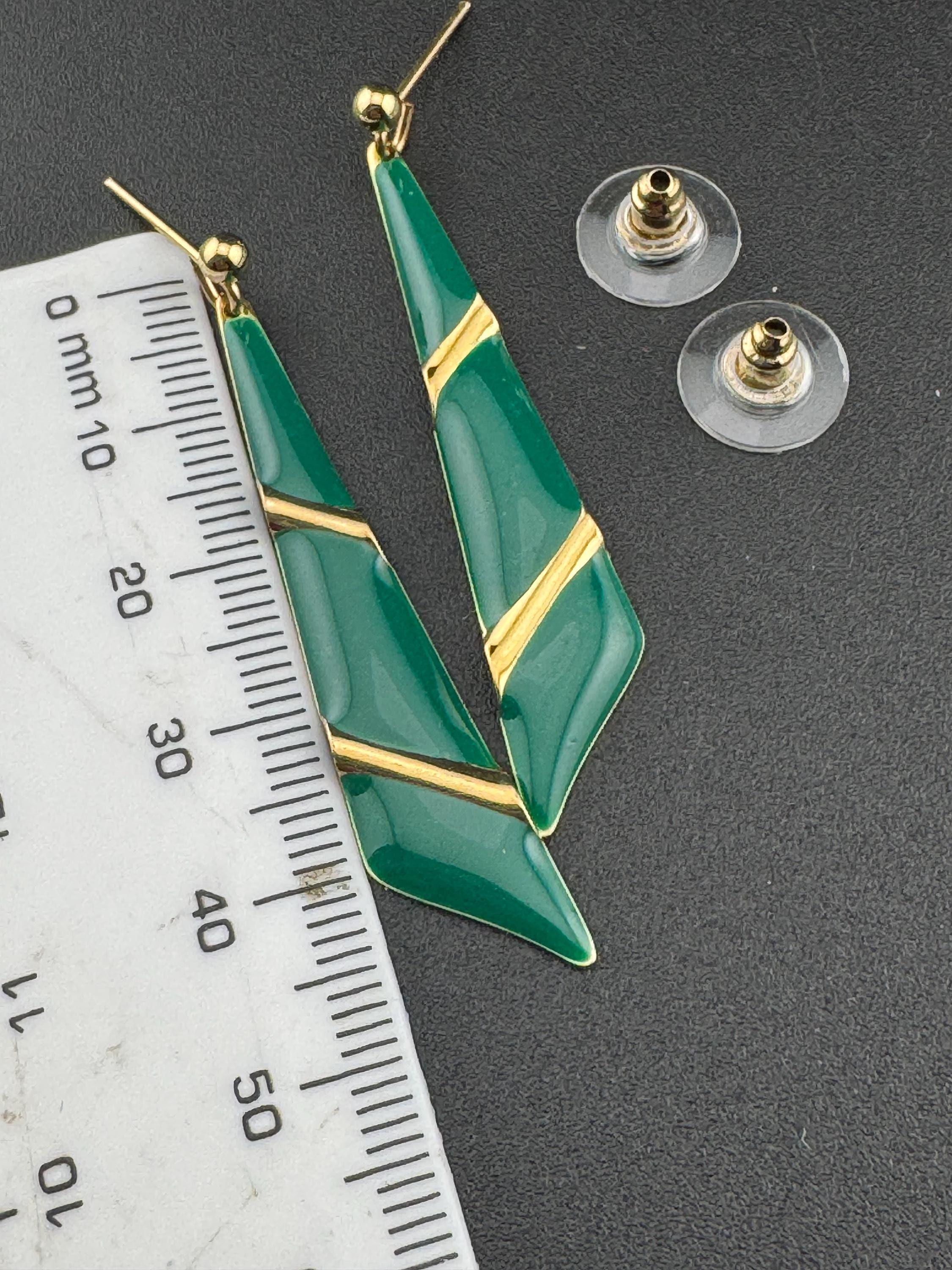 Vintage 80s teal green enamel gold tone dangly drop earrings for pierced ears unworn