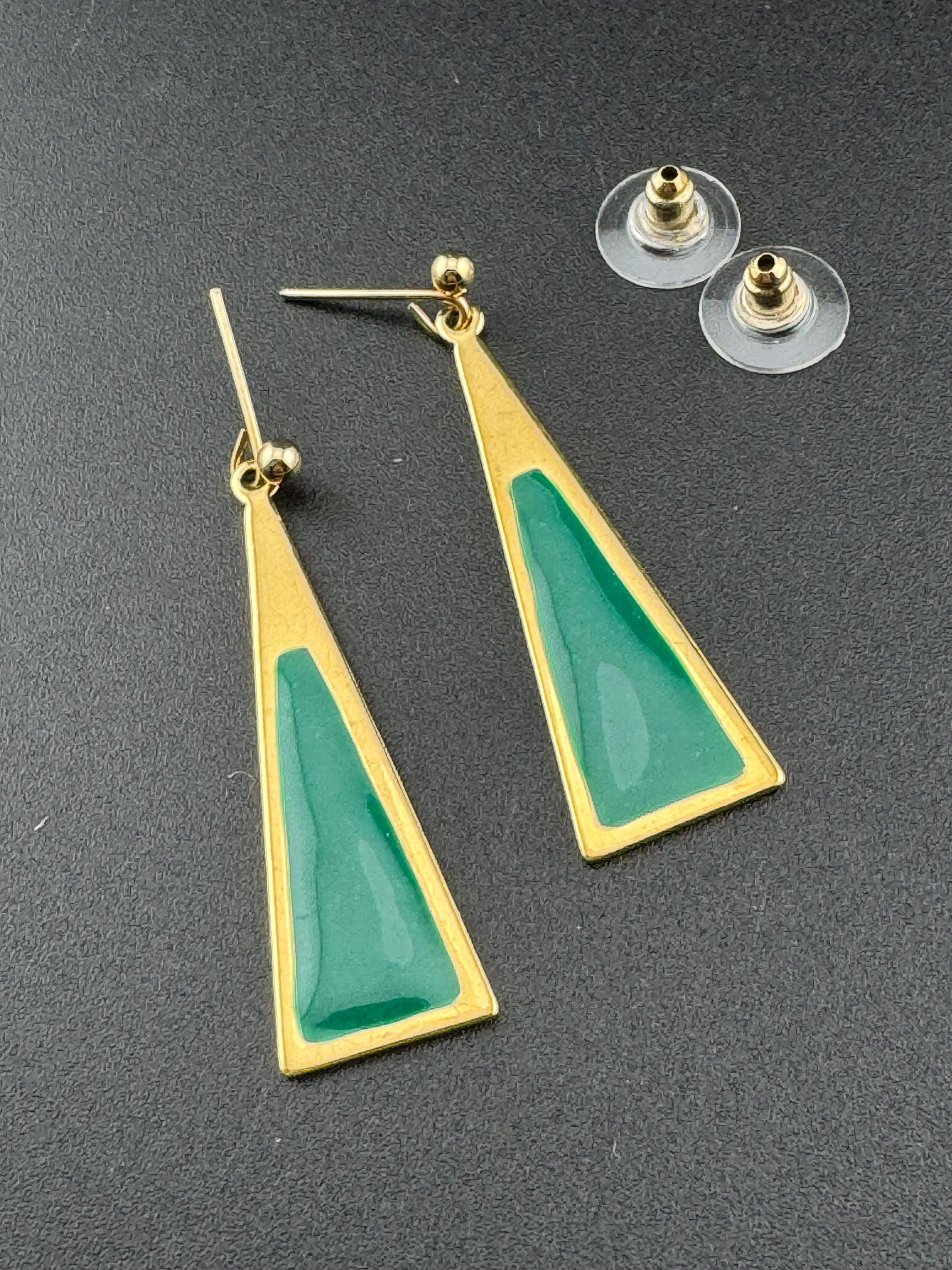 Vintage 80s teal green enamel gold tone dangly drop earrings for pierced ears unworn