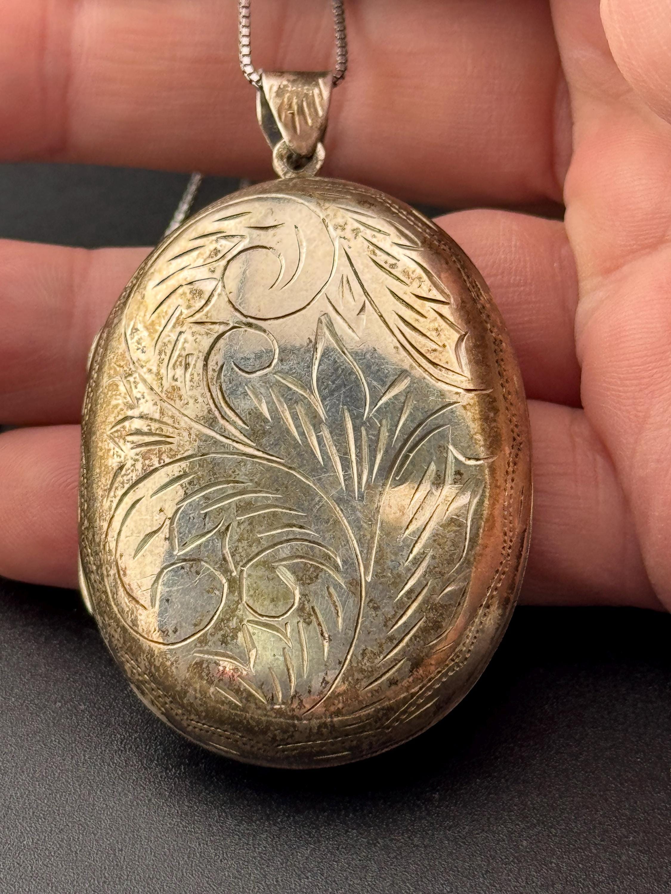 Vintage Floral Engraved Photo Locket - Sterling Silver Keepsake