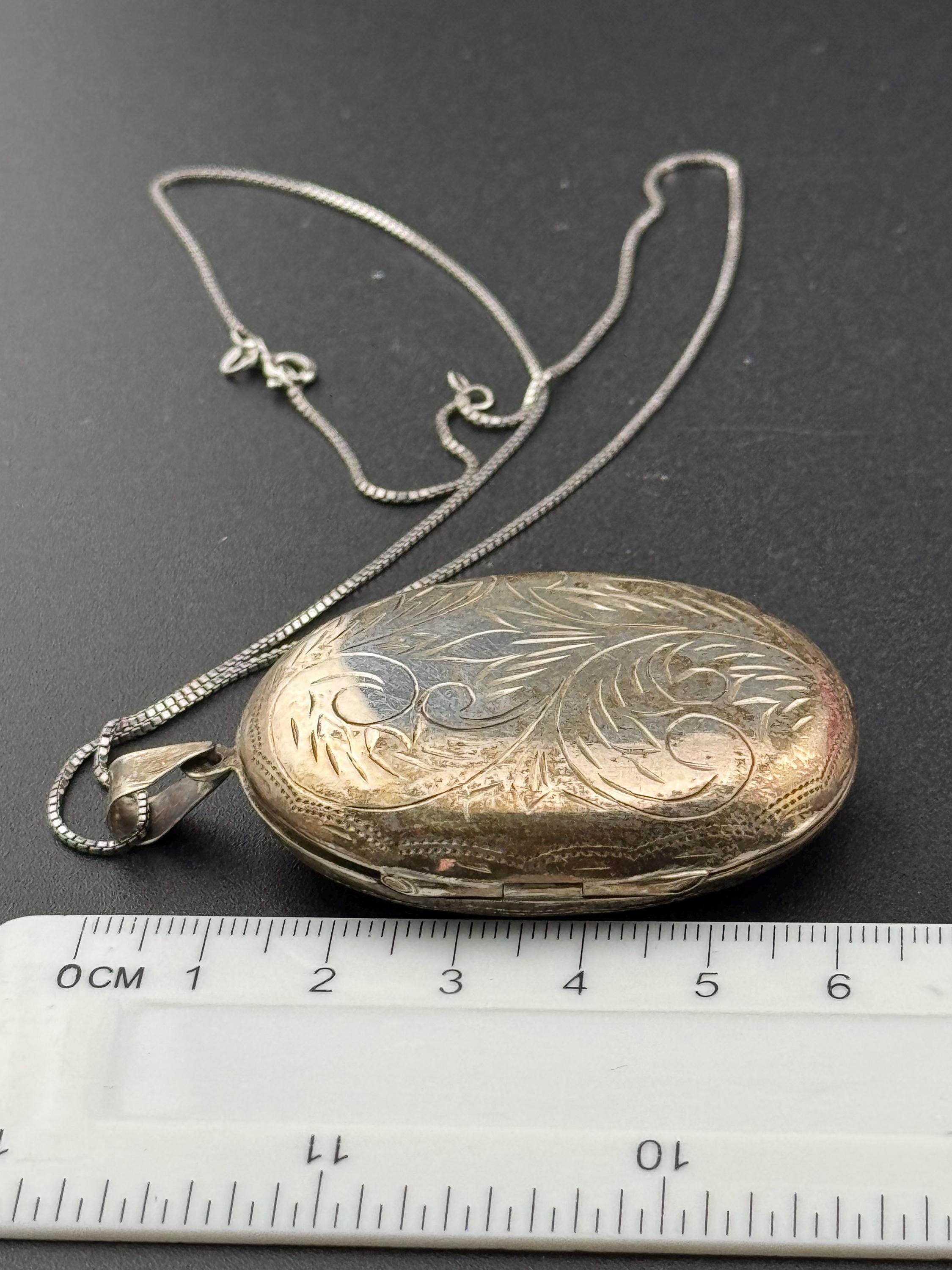 Vintage Floral Engraved Photo Locket - Sterling Silver Keepsake