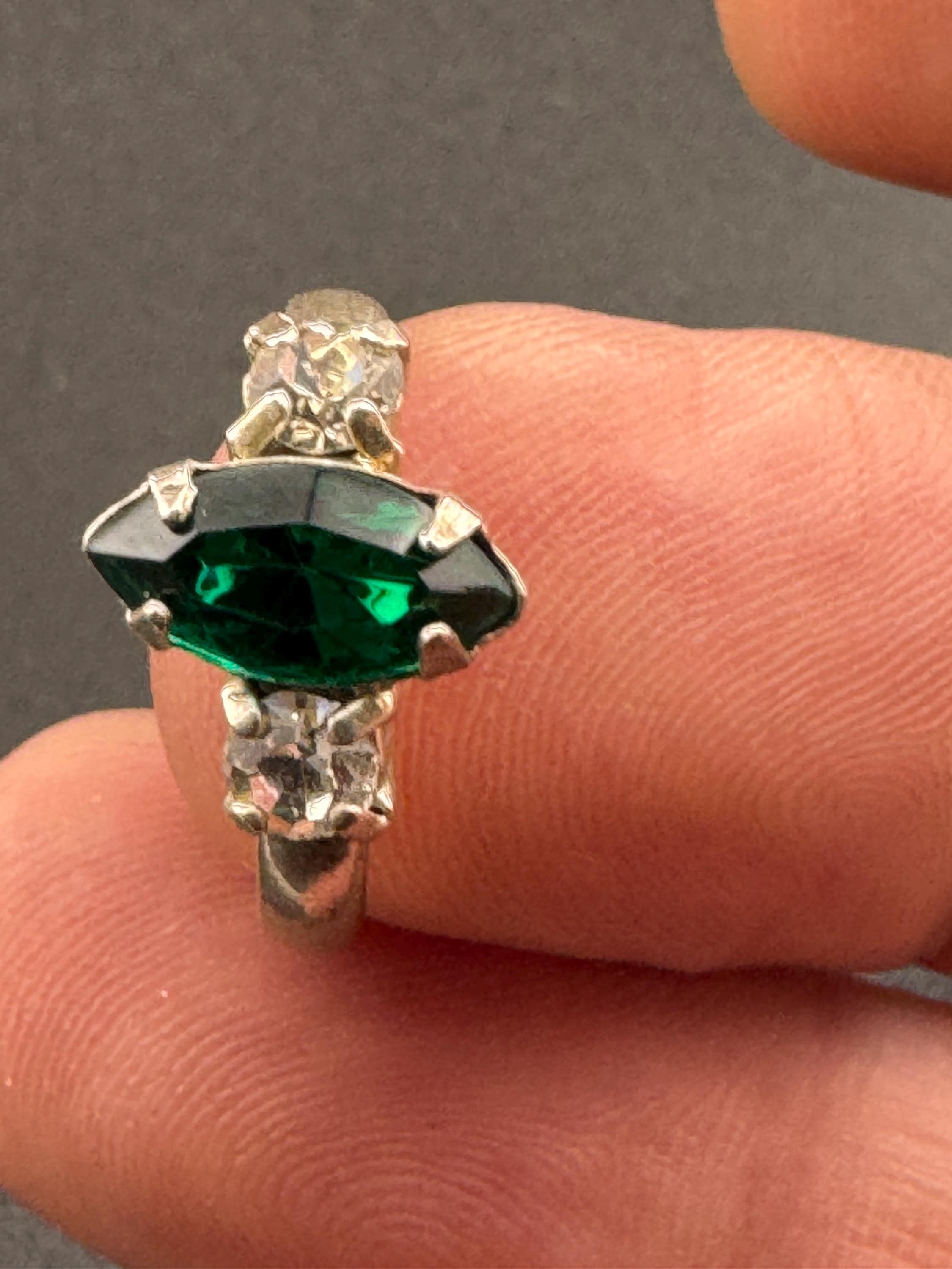 Emerald green glass diamanté vintage cluster dress ring gold tone Adjustable mid century