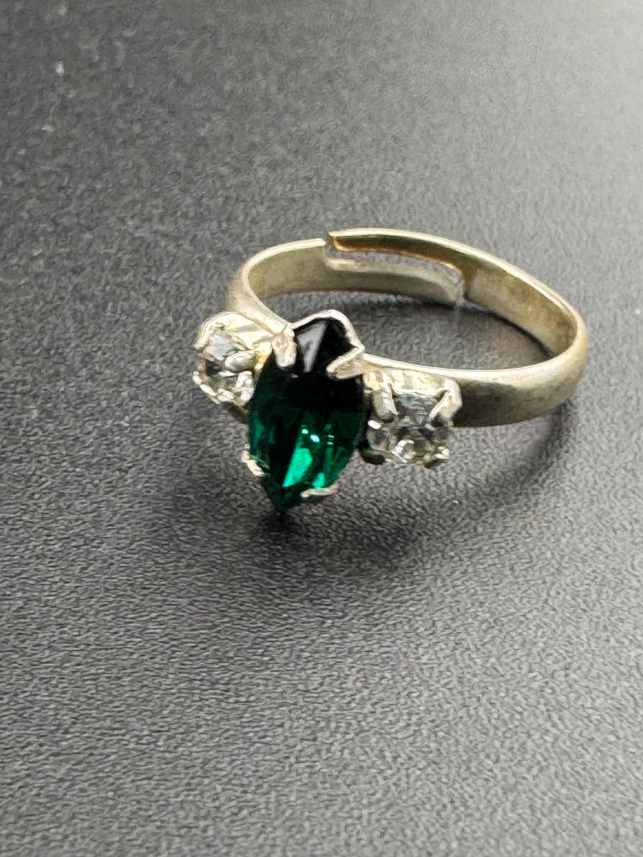 Emerald green glass diamanté vintage cluster dress ring gold tone Adjustable mid century