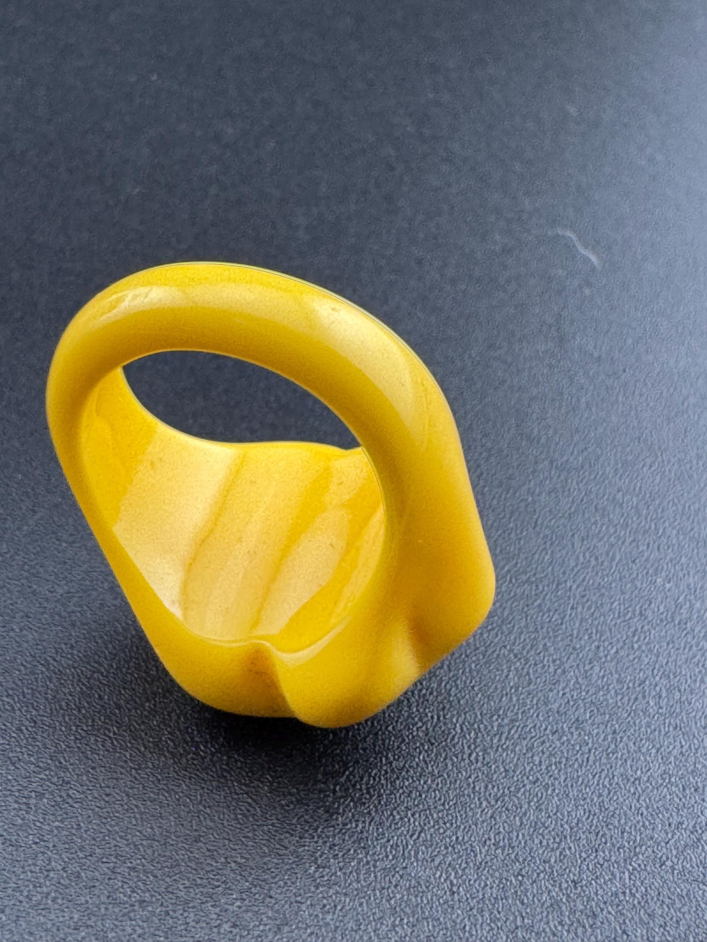 Size O retro oversized big bright yellow and green flower ring