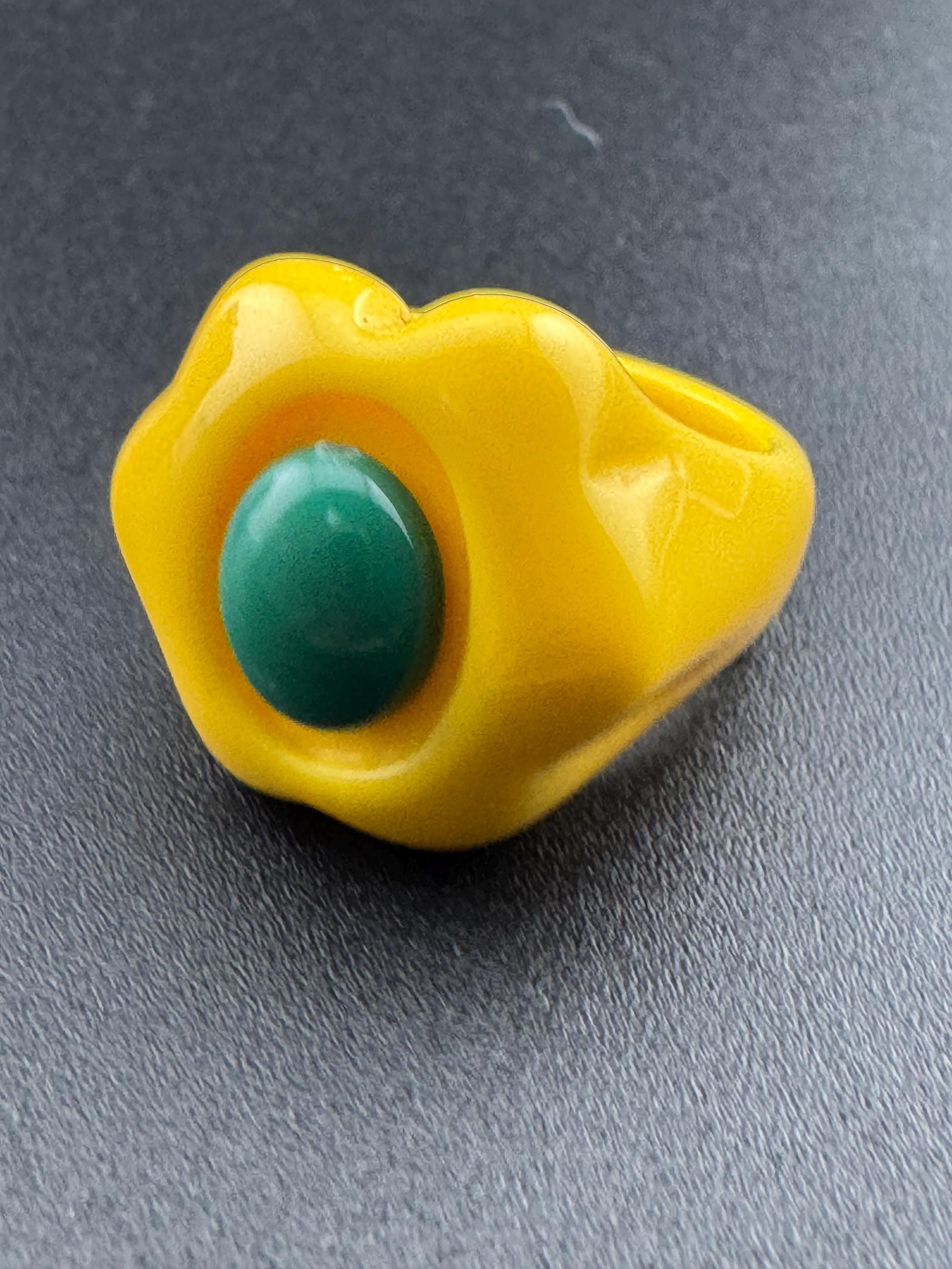 Size O retro oversized big bright yellow and green flower ring