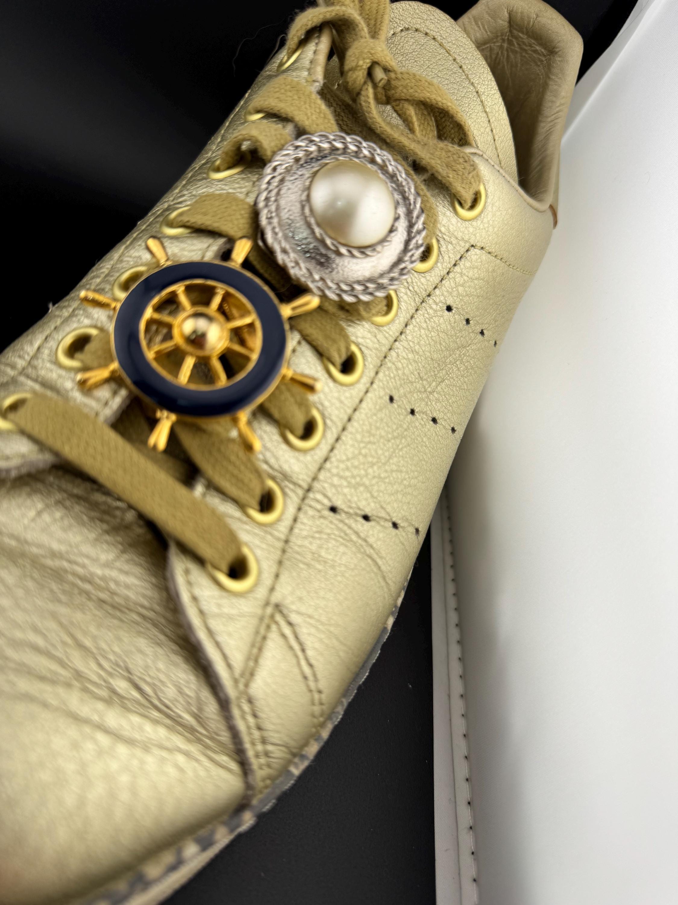True vintage navy blue enamel gold plated nautical ships wheel Scarf Clip ring old shop stock