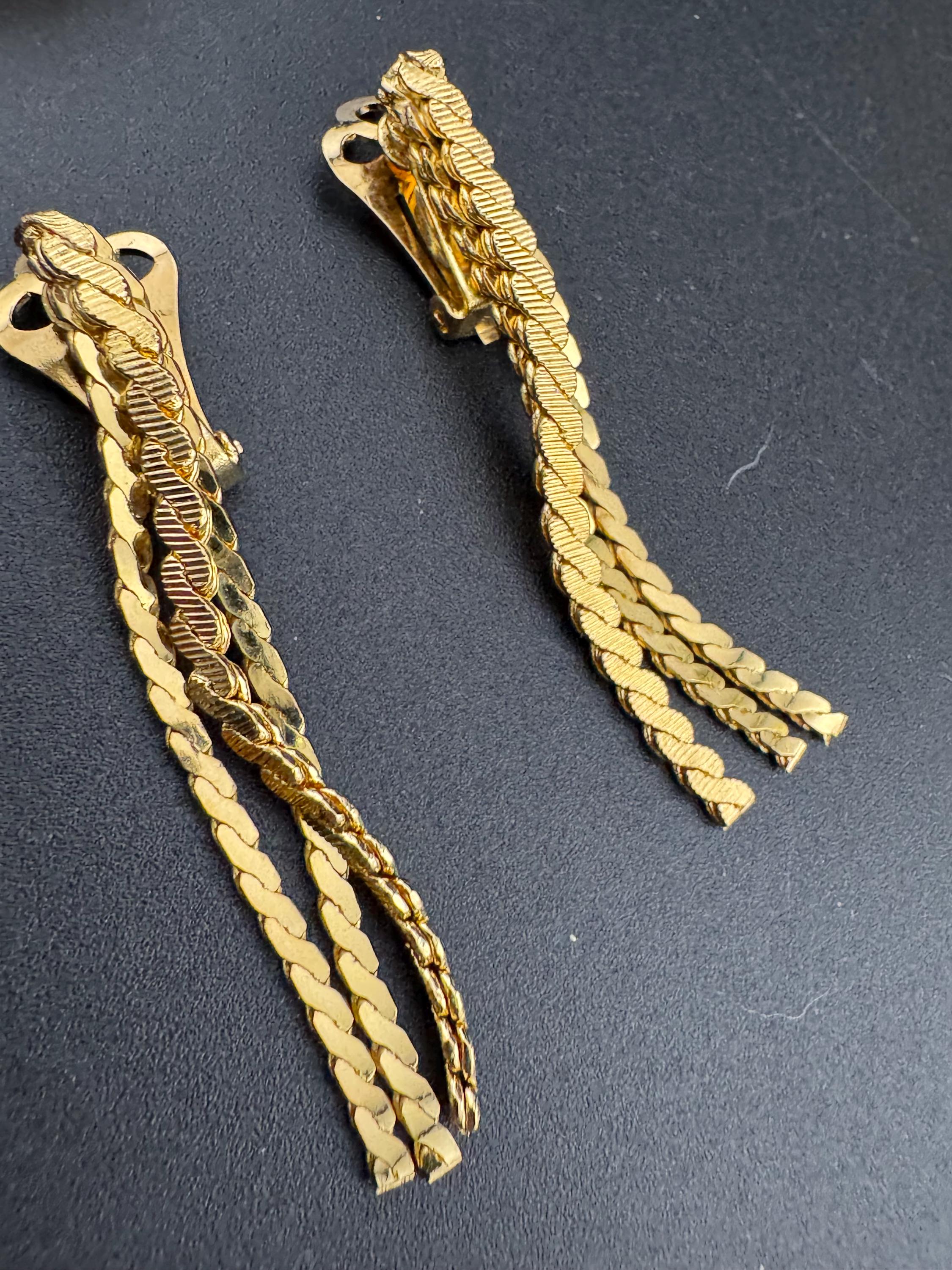 6cm Vintage gold tone drop tassel earrings serpentine snake chain 1970s 1980s clip on
