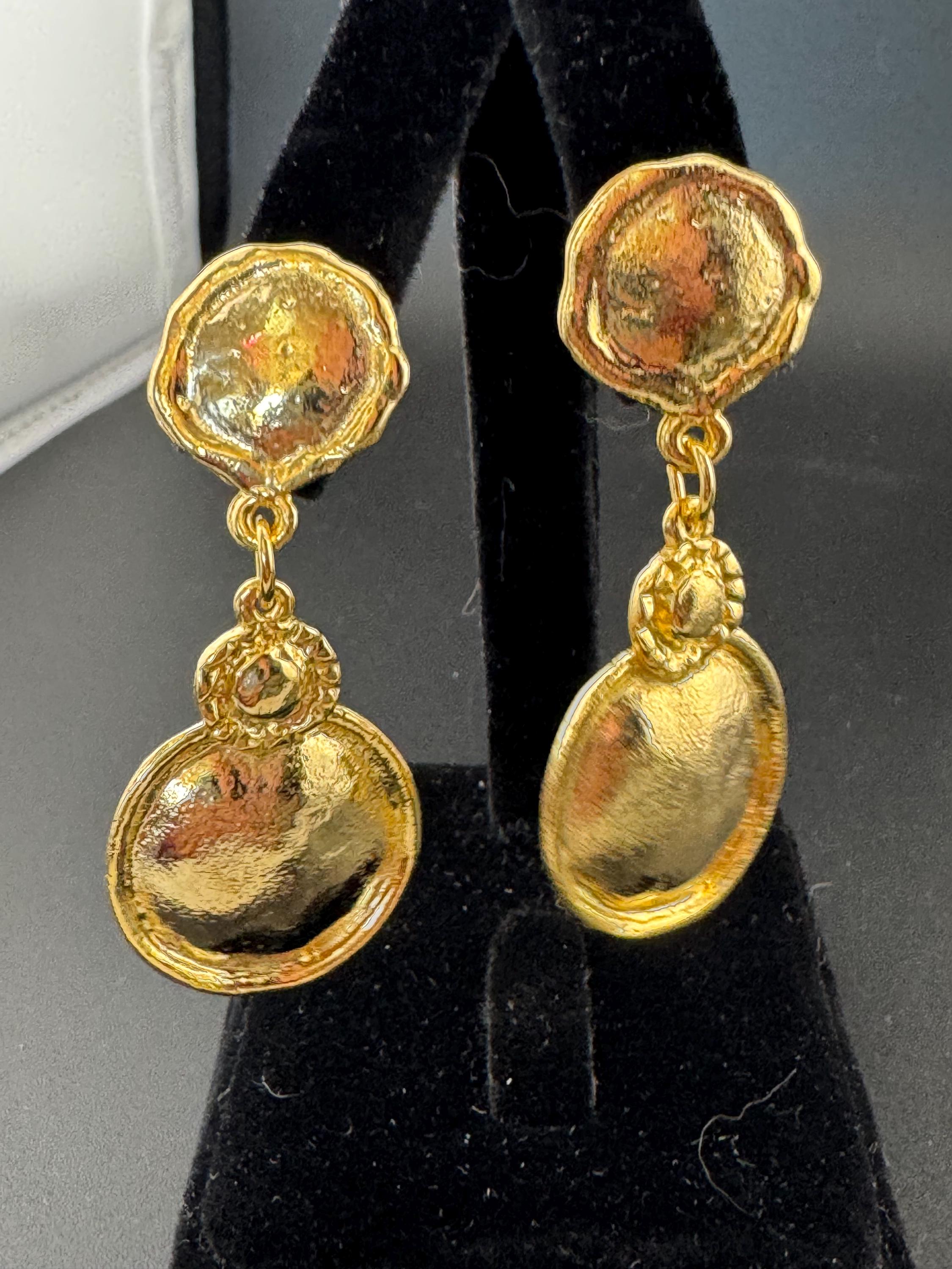 Matt yellow gold plated Etruscan style dangly drop disc earrings for pierced ears