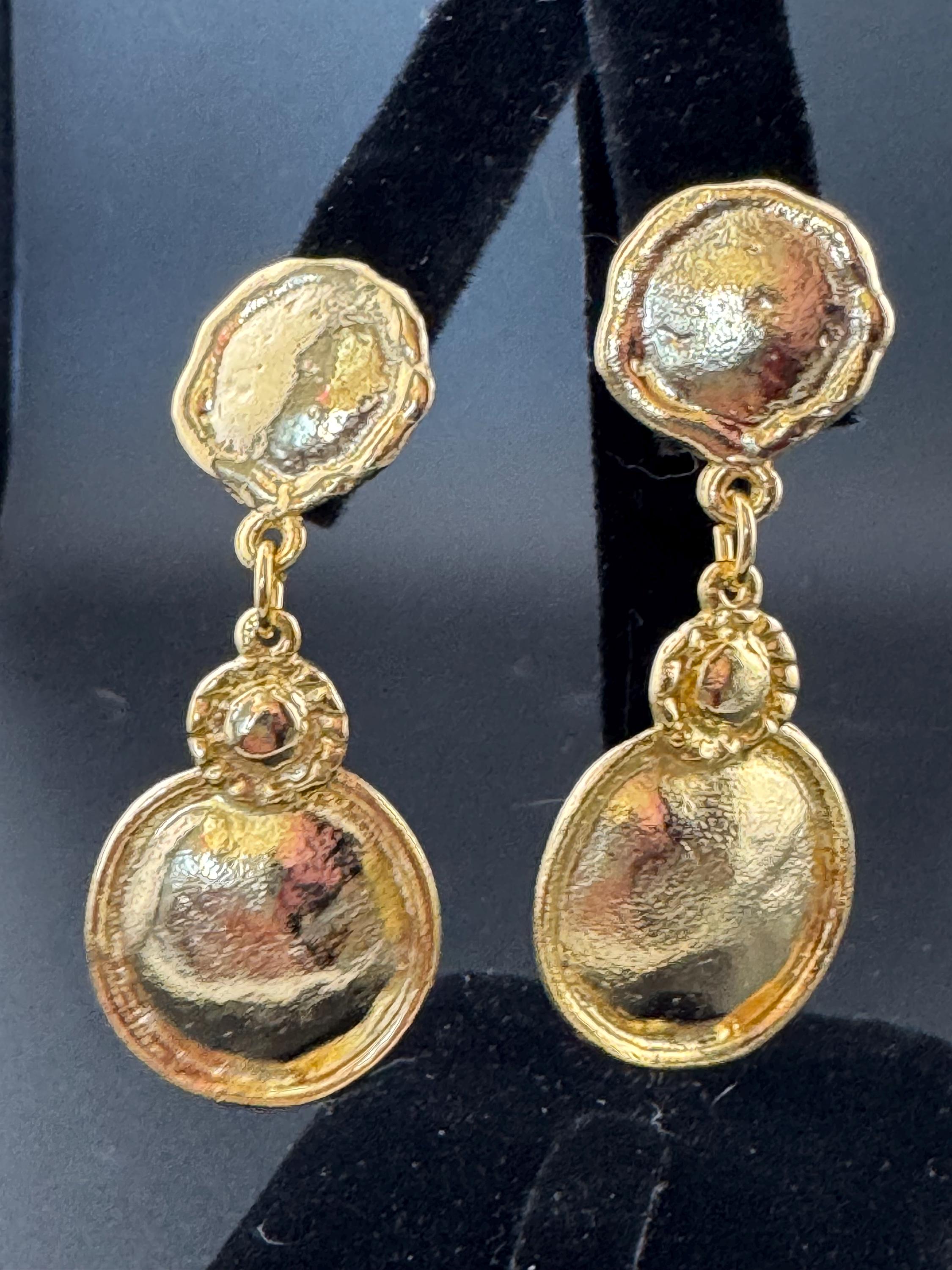 Matt yellow gold plated Etruscan style dangly drop disc earrings for pierced ears