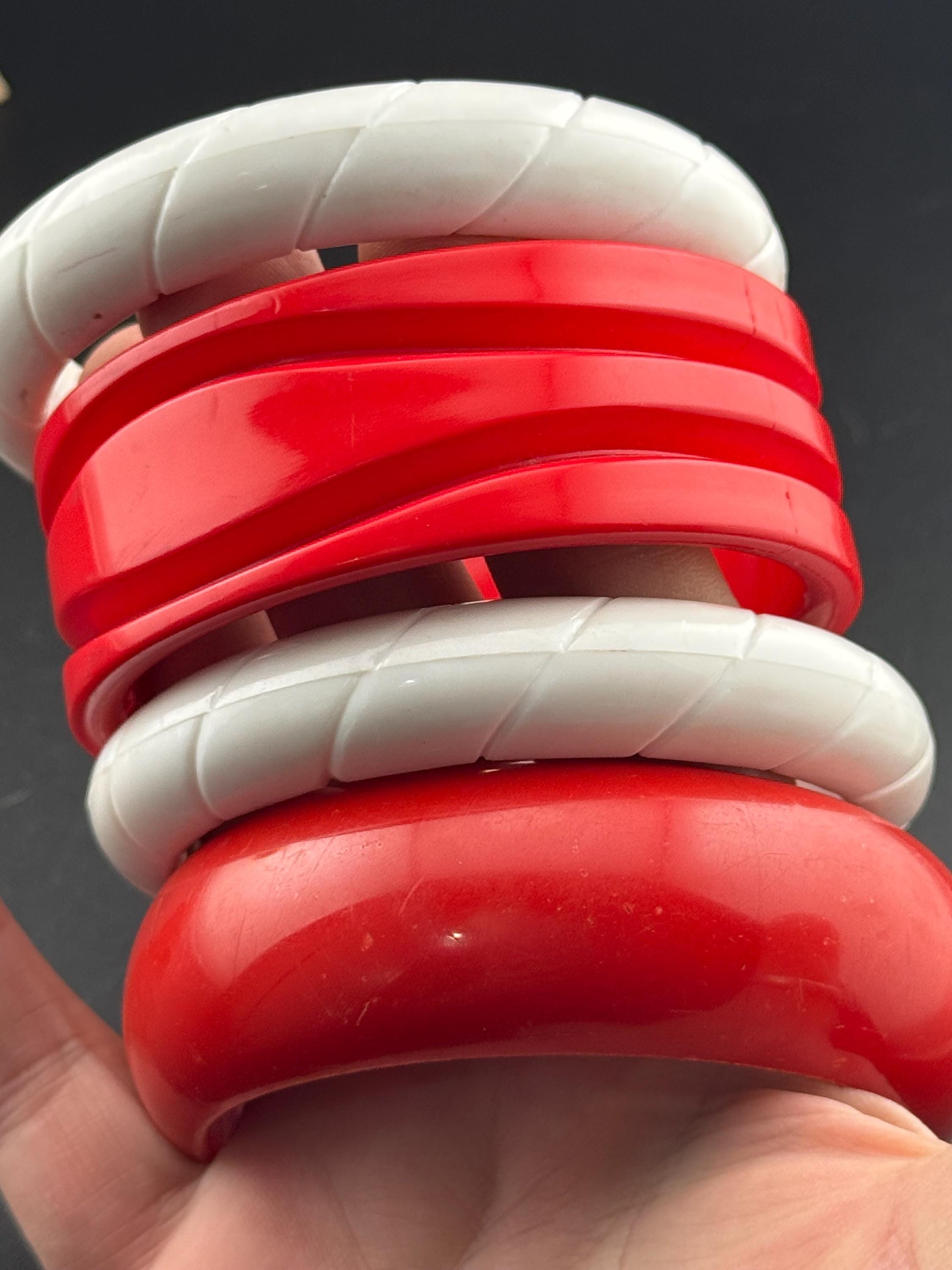 Vintage stack of white and red tones Chunky stylish plastic bangles retro acrylic bracelets