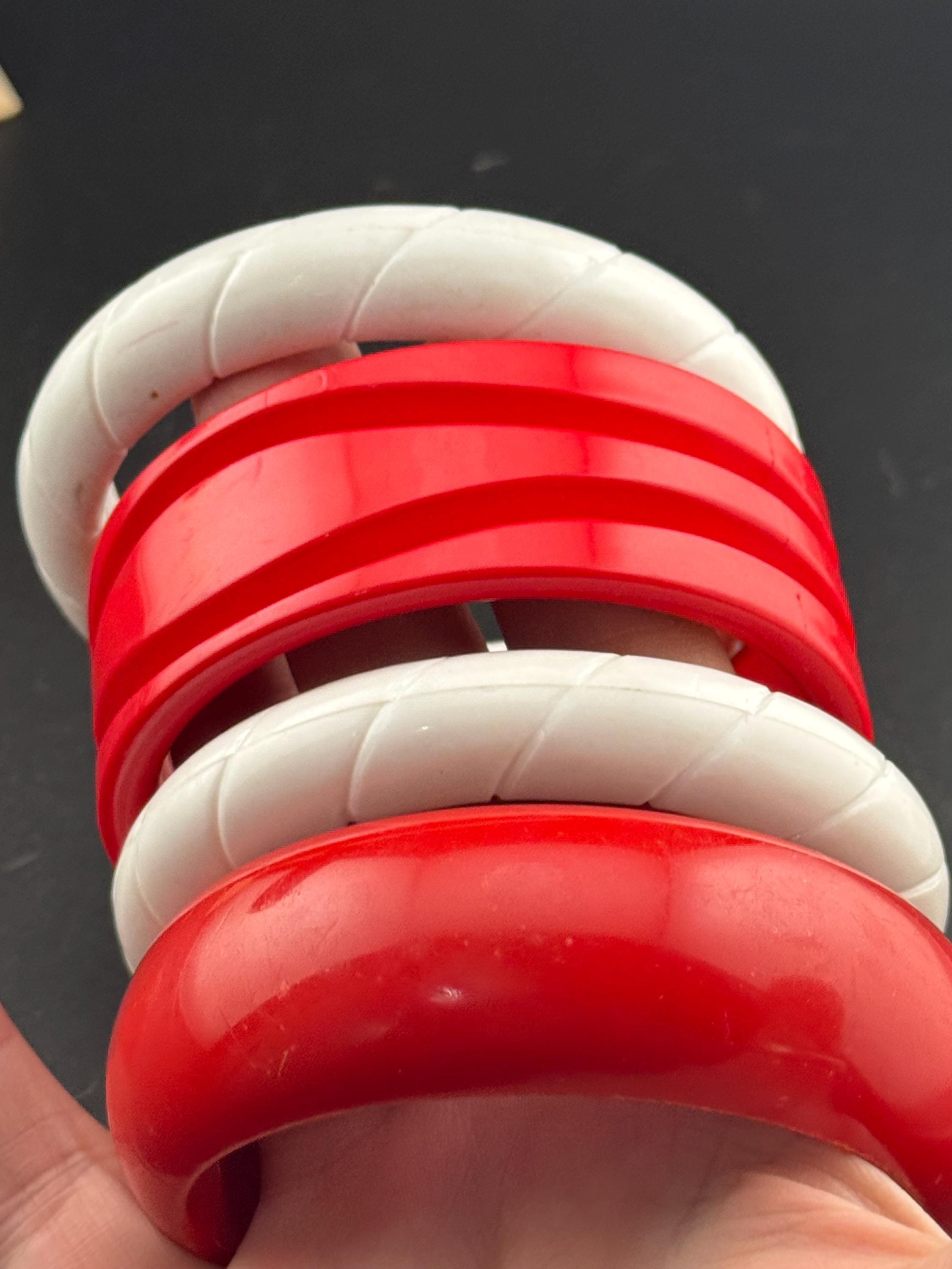 Vintage stack of white and red tones Chunky stylish plastic bangles retro acrylic bracelets
