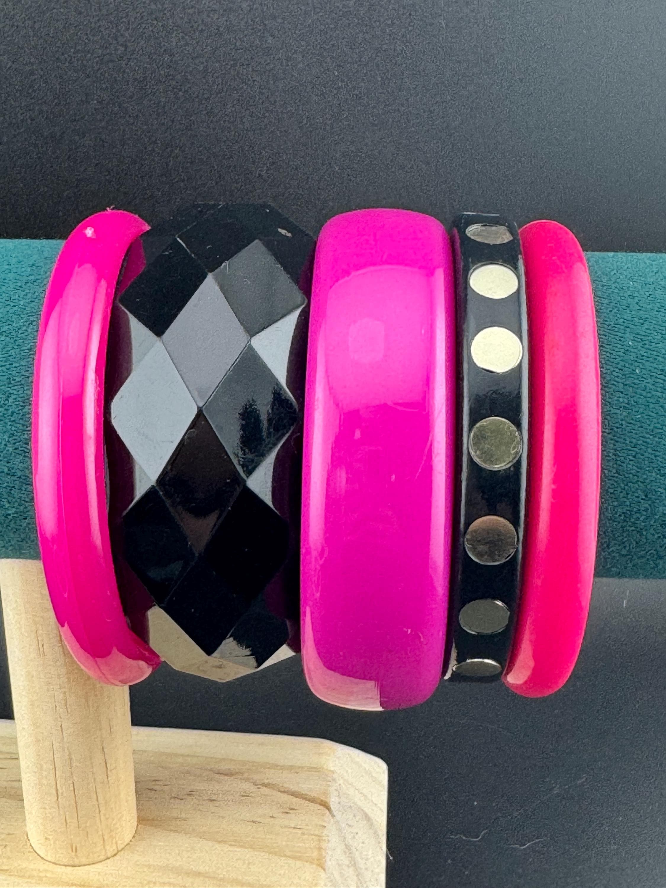 Vintage stack of black and bright hot pink Chunky stylish plastic bangles retro acrylic bracelets