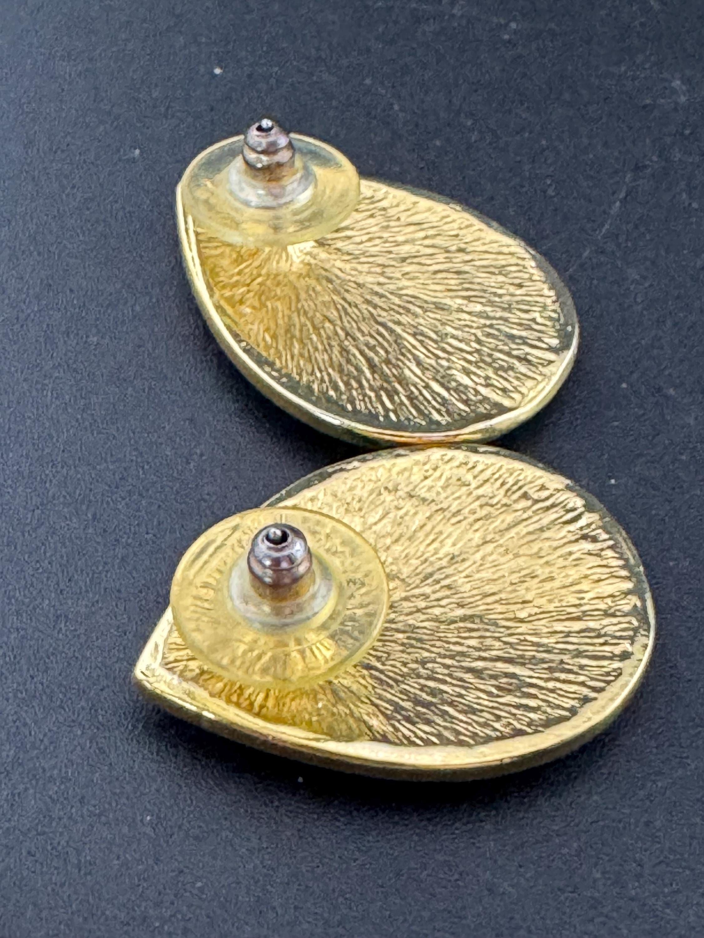 Vintage Gold tone Black enamel pair teardrop shaped stud earrings pierced, statement power dress 80s 90s