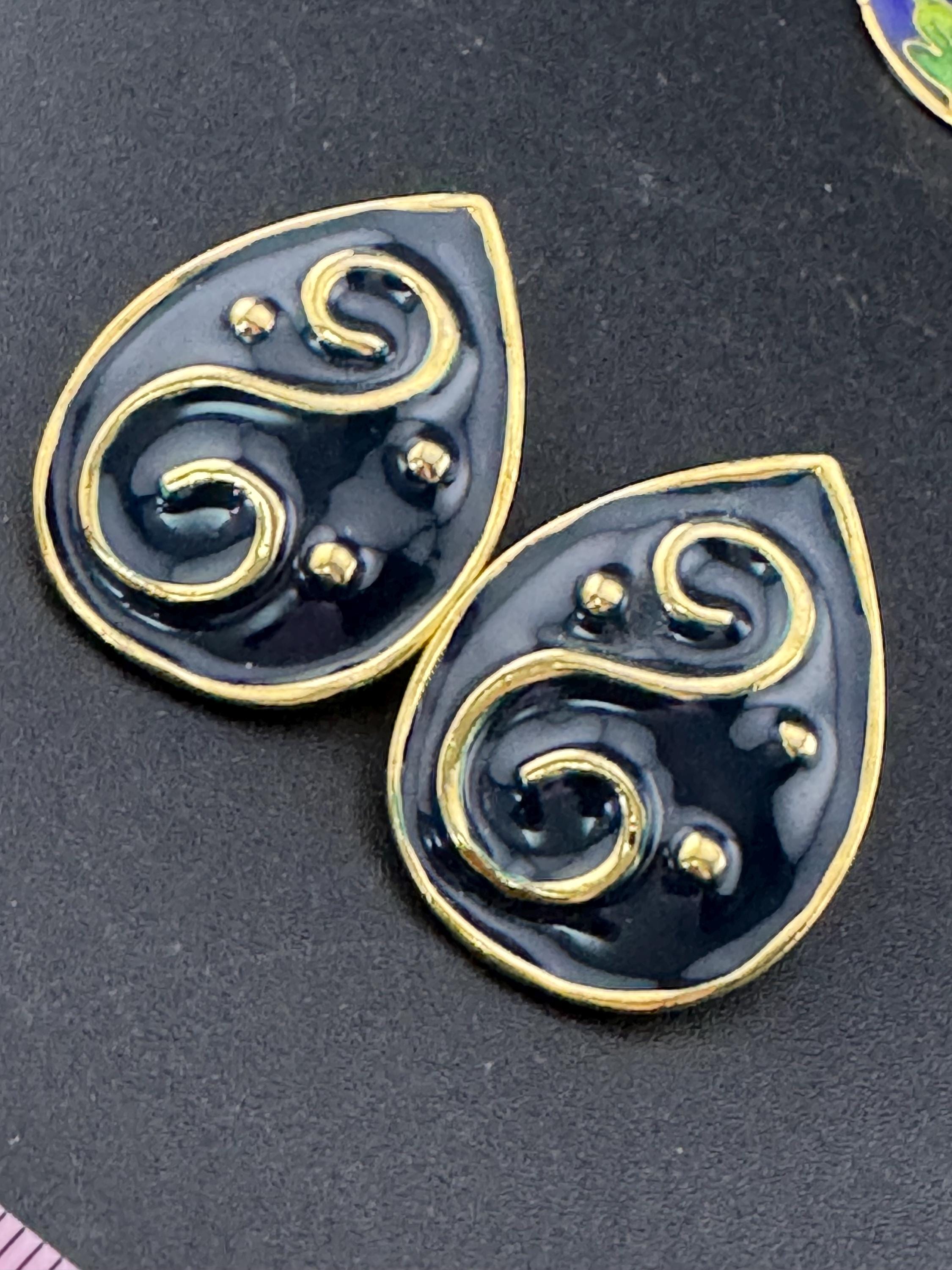 Vintage Gold tone Black enamel pair teardrop shaped stud earrings pierced, statement power dress 80s 90s