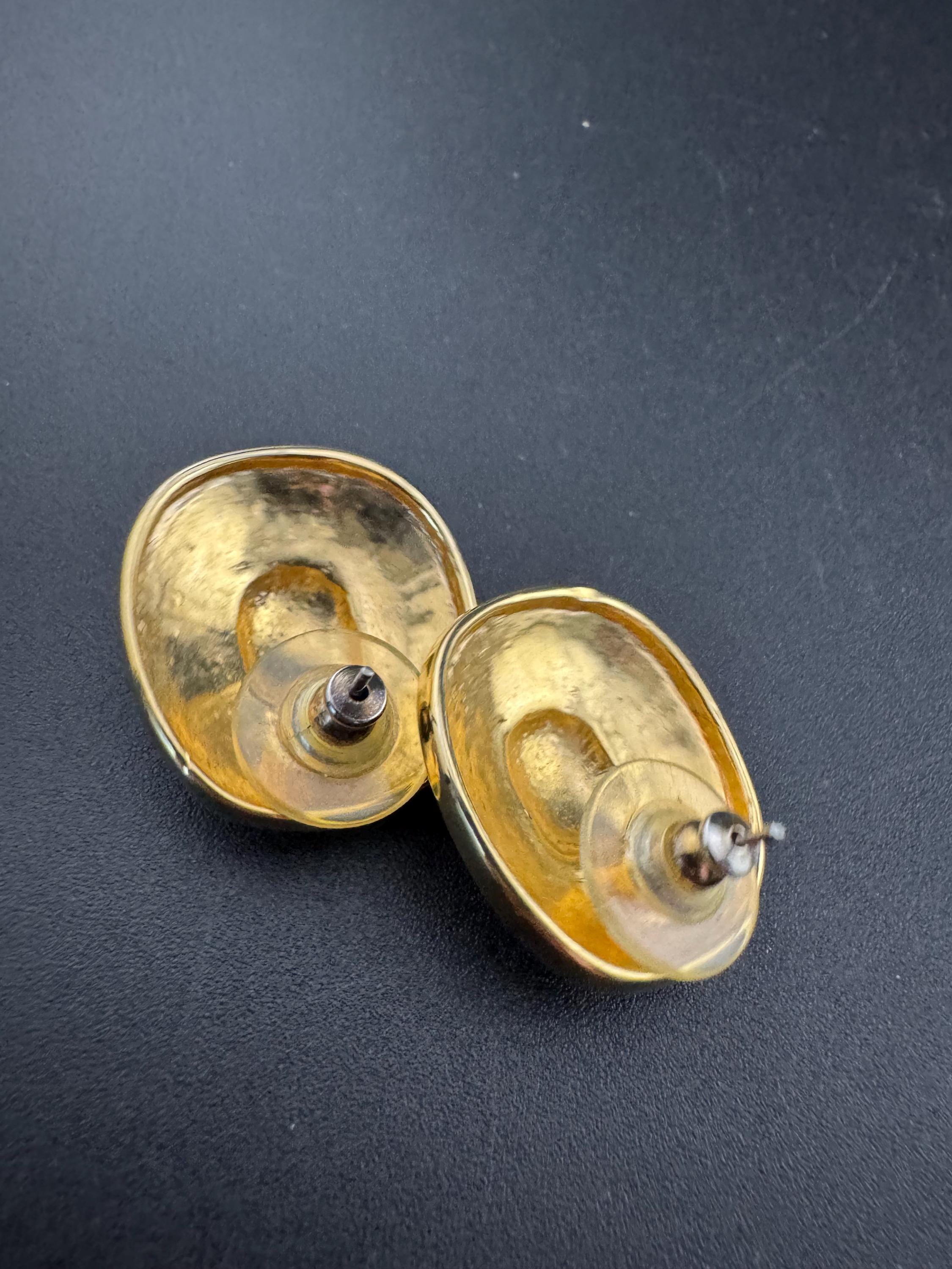 Vintage Gold tone Black enamel pair rectangular shaped stud earrings pierced, statement power dress 80s 90s
