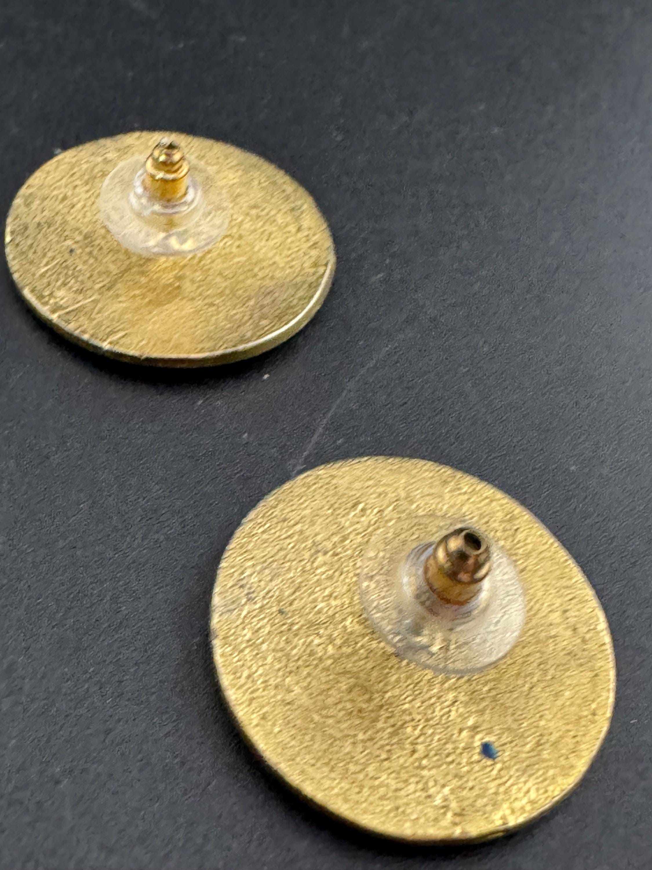 Vintage 80s navy blue enamel gold tone round button disc stud earrings for pierced ears