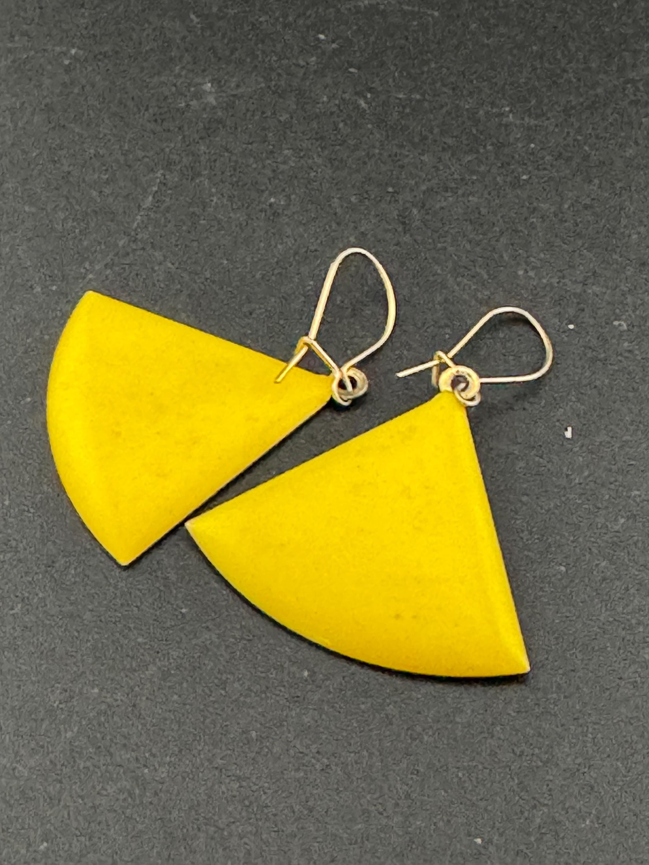Vintage 1980s bright yellow enamel triangular dangly earrings for pierced ears, gold tone