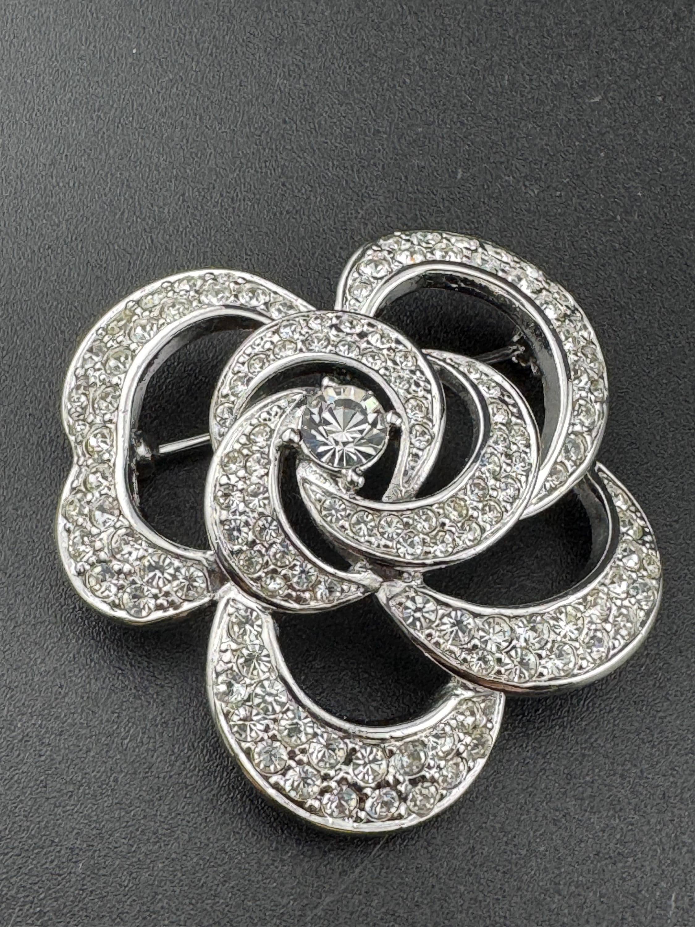 Signed CIRO Vintage clear rhinestone paste diamanté silver tone large floral flower brooch