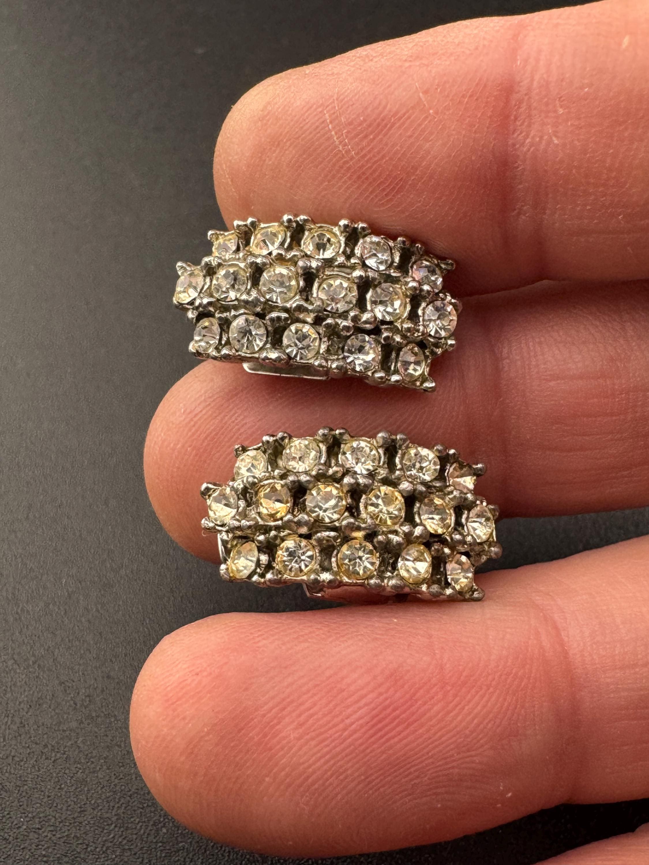 Small dainty signed BLUETTE Made in France Pair of small Diamanté shoe clips French Art Deco Style can be used for dresses too