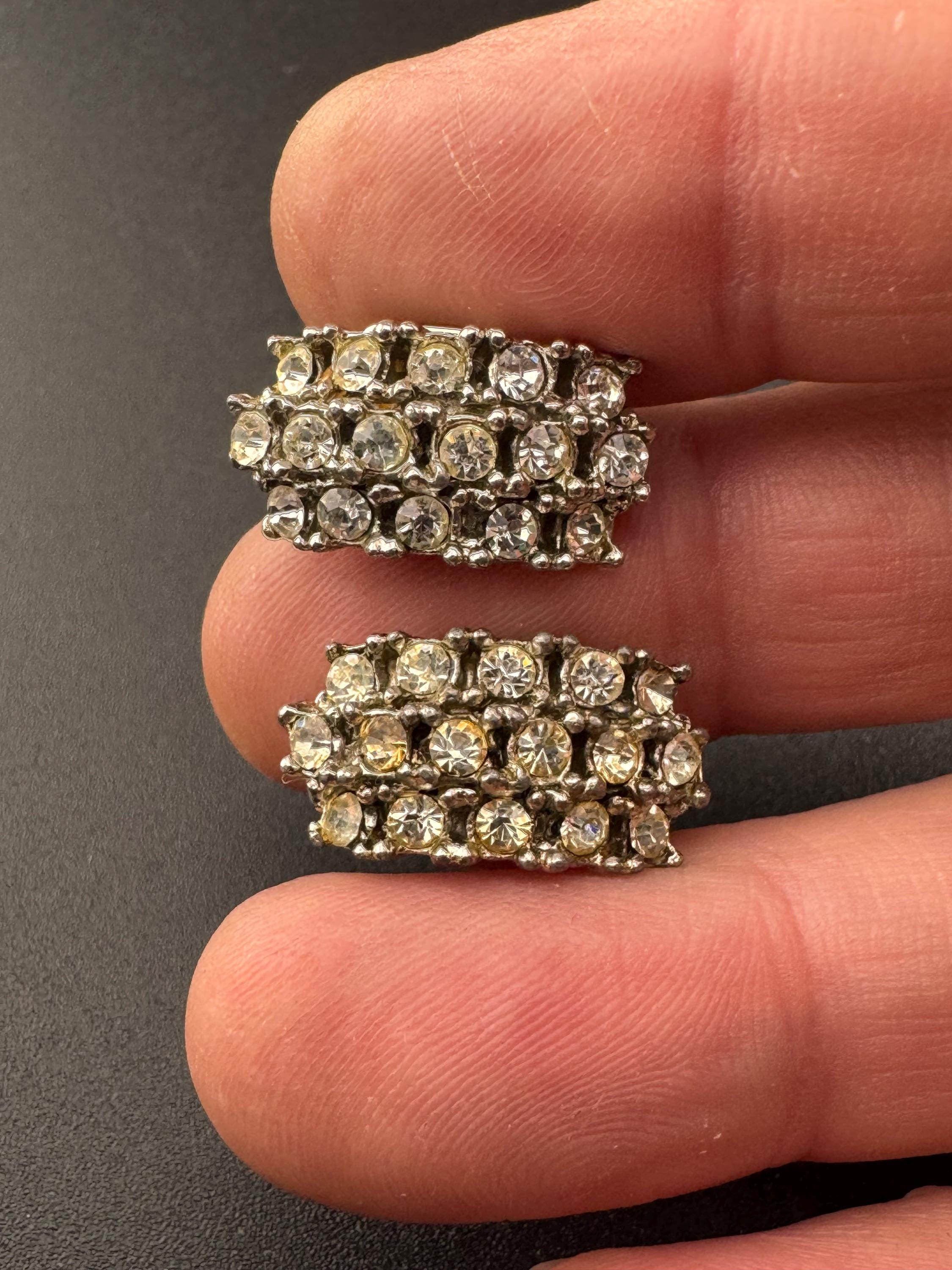 Small dainty signed BLUETTE Made in France Pair of small Diamanté shoe clips French Art Deco Style can be used for dresses too