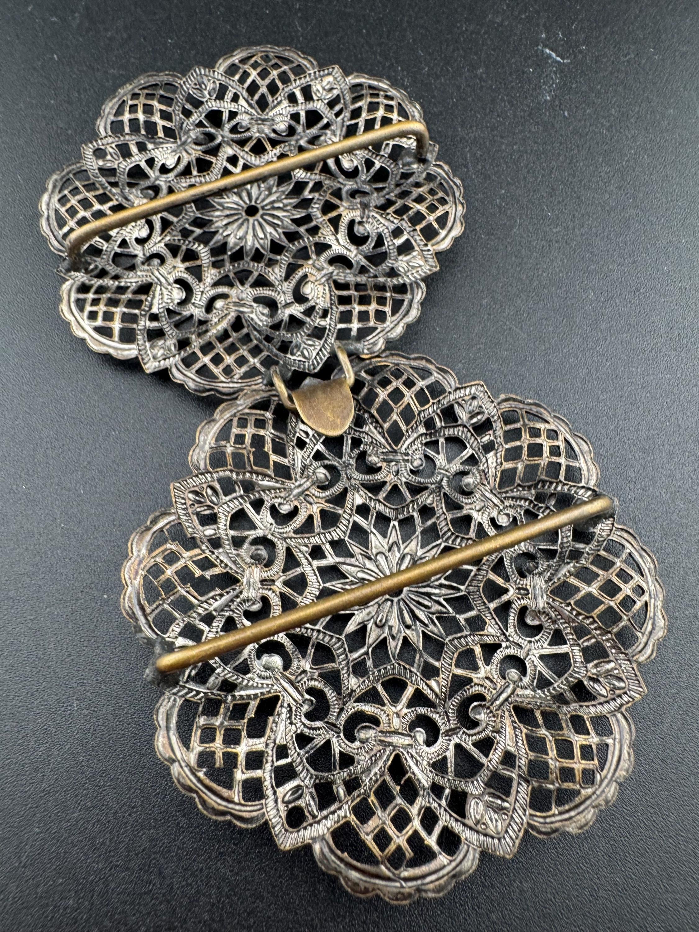 2 part belt buckle Antique filigree brass work gold tone Metal Vintage Belt buckle Dressmaking vintage couture steampunk