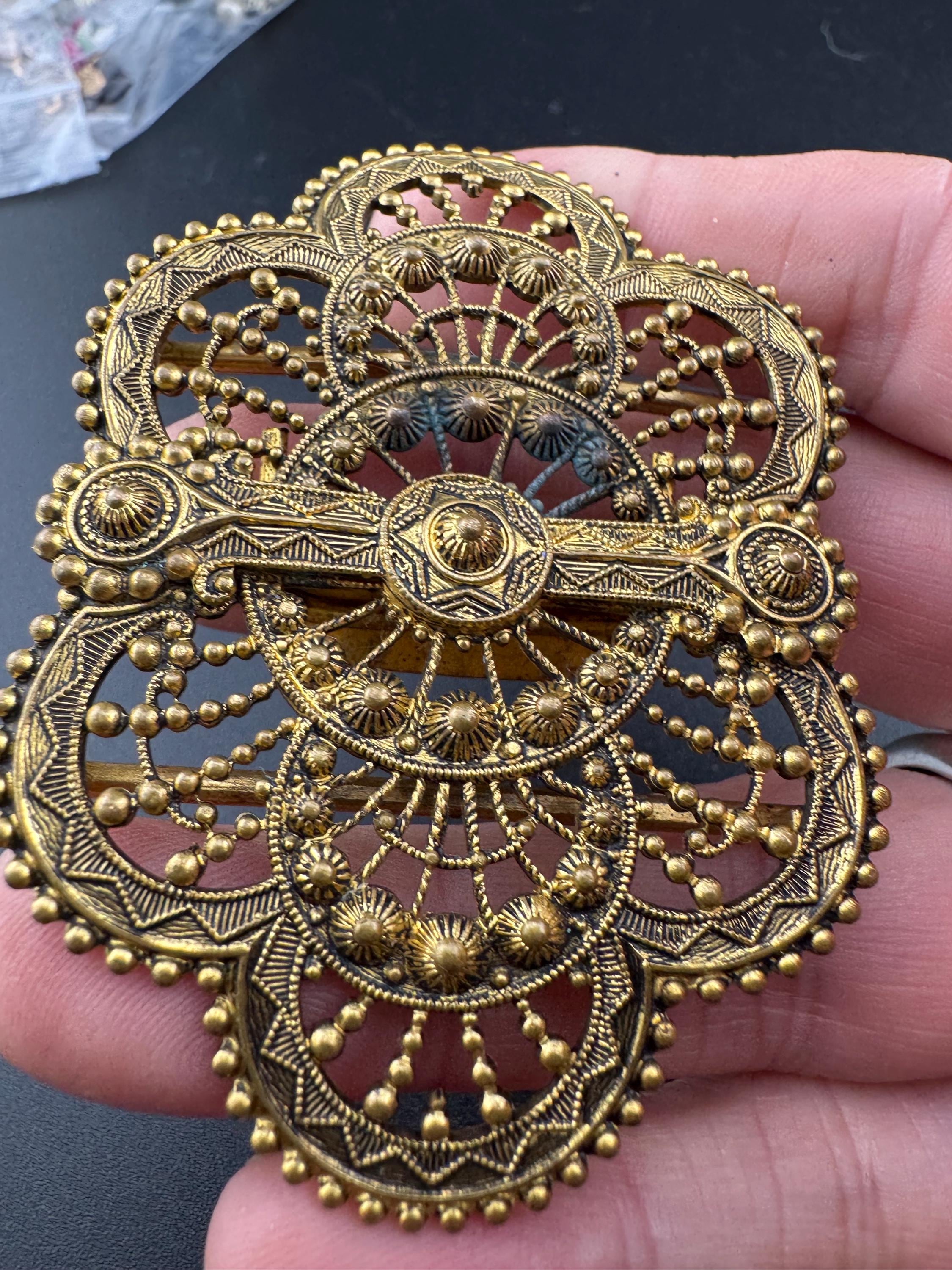2 part belt buckle Antique filigree brass work gold tone Metal Vintage Belt buckle Dressmaking vintage couture steampunk