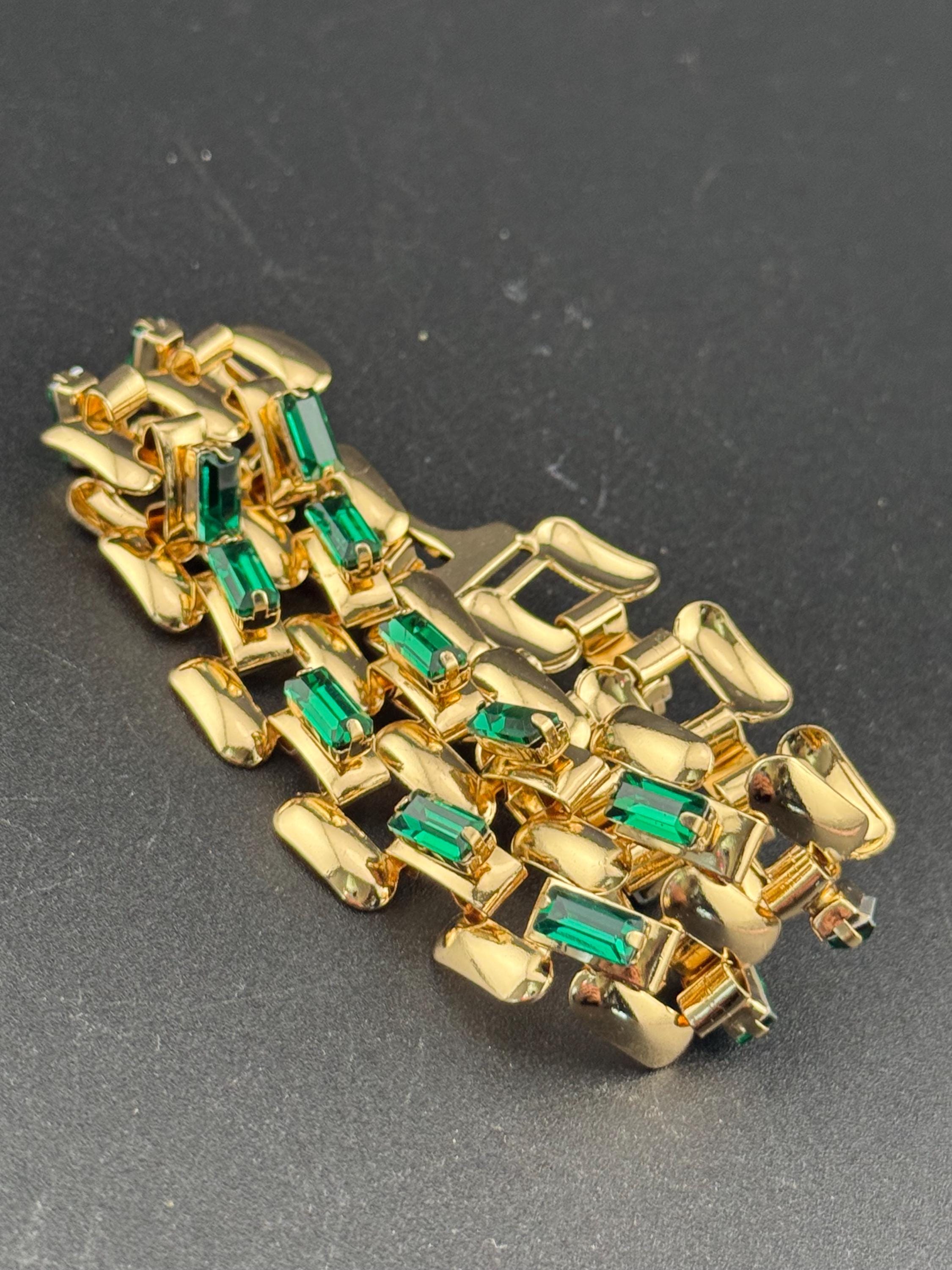 Wide lightweight aluminium Flat brick panther link gold tone bracelet with emerald baguette glass rhinestones