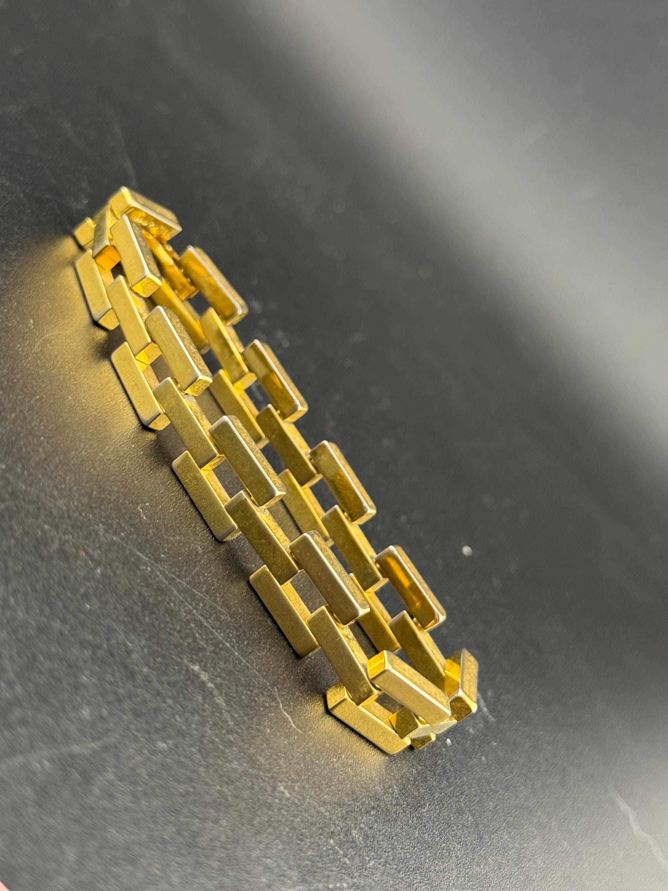 Gold plated women’s 1980s geometric oblong panther brick chain link bracelet 19cm