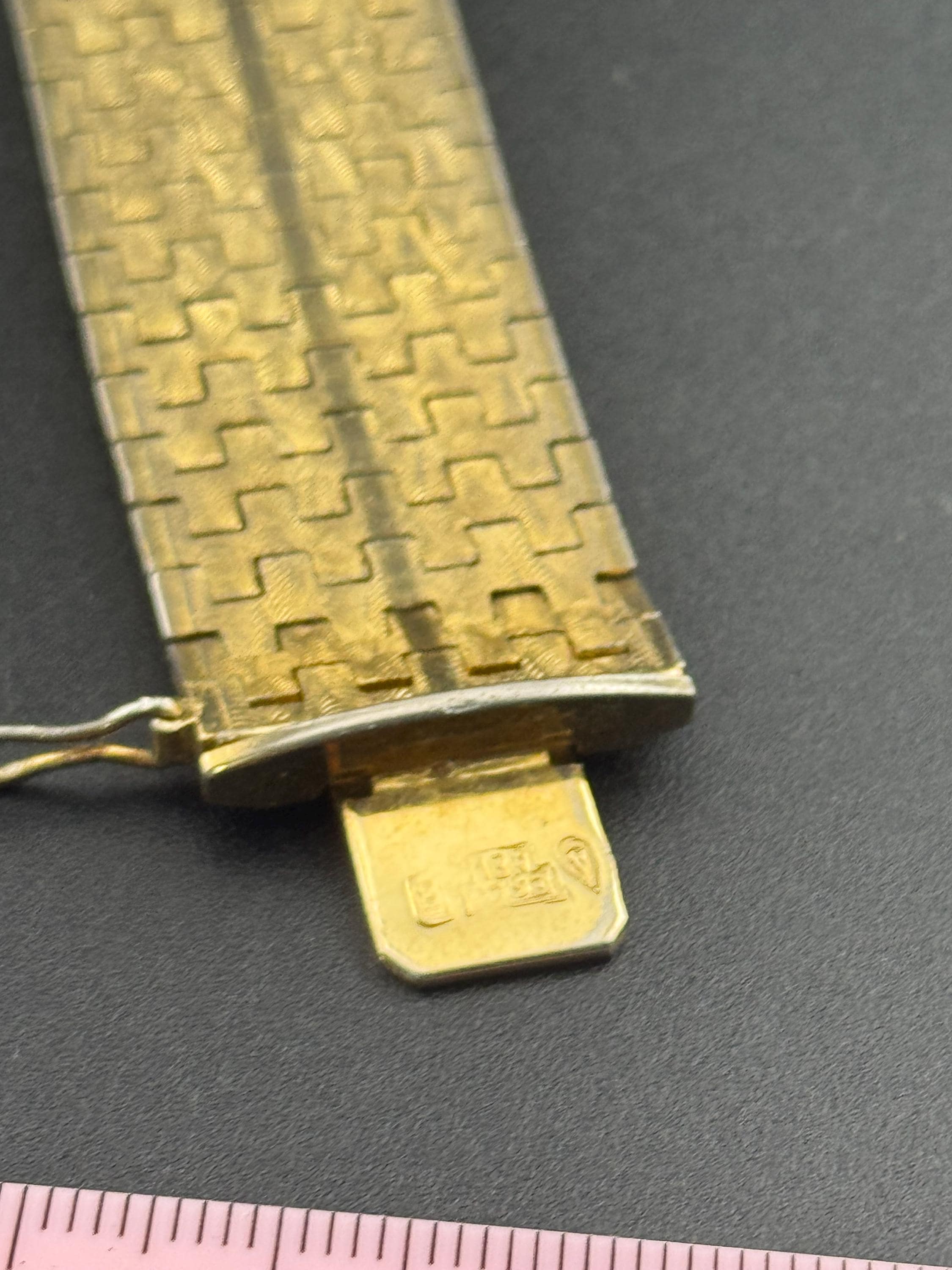 1970s Italian articulated flat textured modernist chanpagne 18k gold plated cuff wrap articulated bracelet 20 cm long x  21mm wide