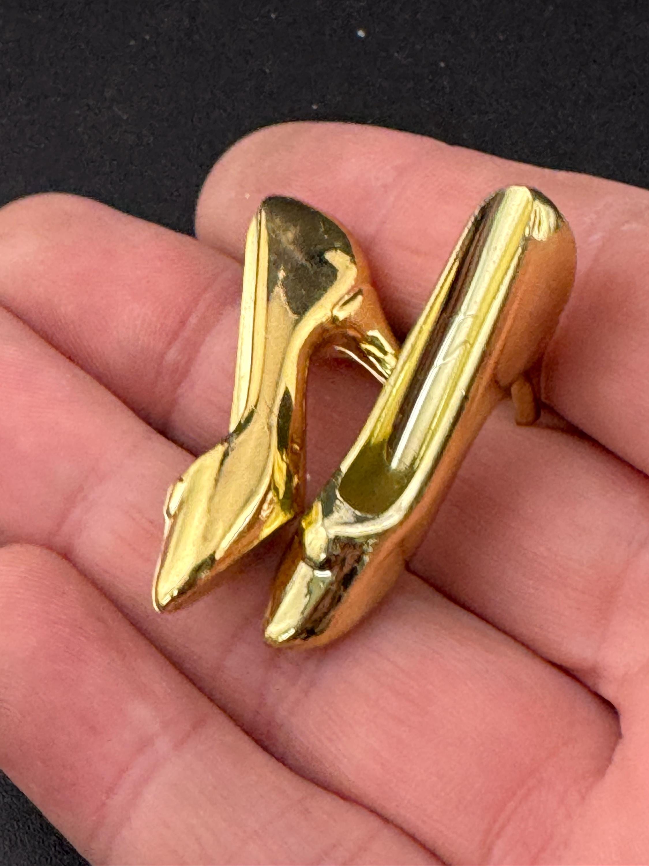 Vintage pair of gold stiletto heel shoes plastic Cake topper decoration 18th 21st Birthday Bridal Wedding Cake old shop stock 4cm
