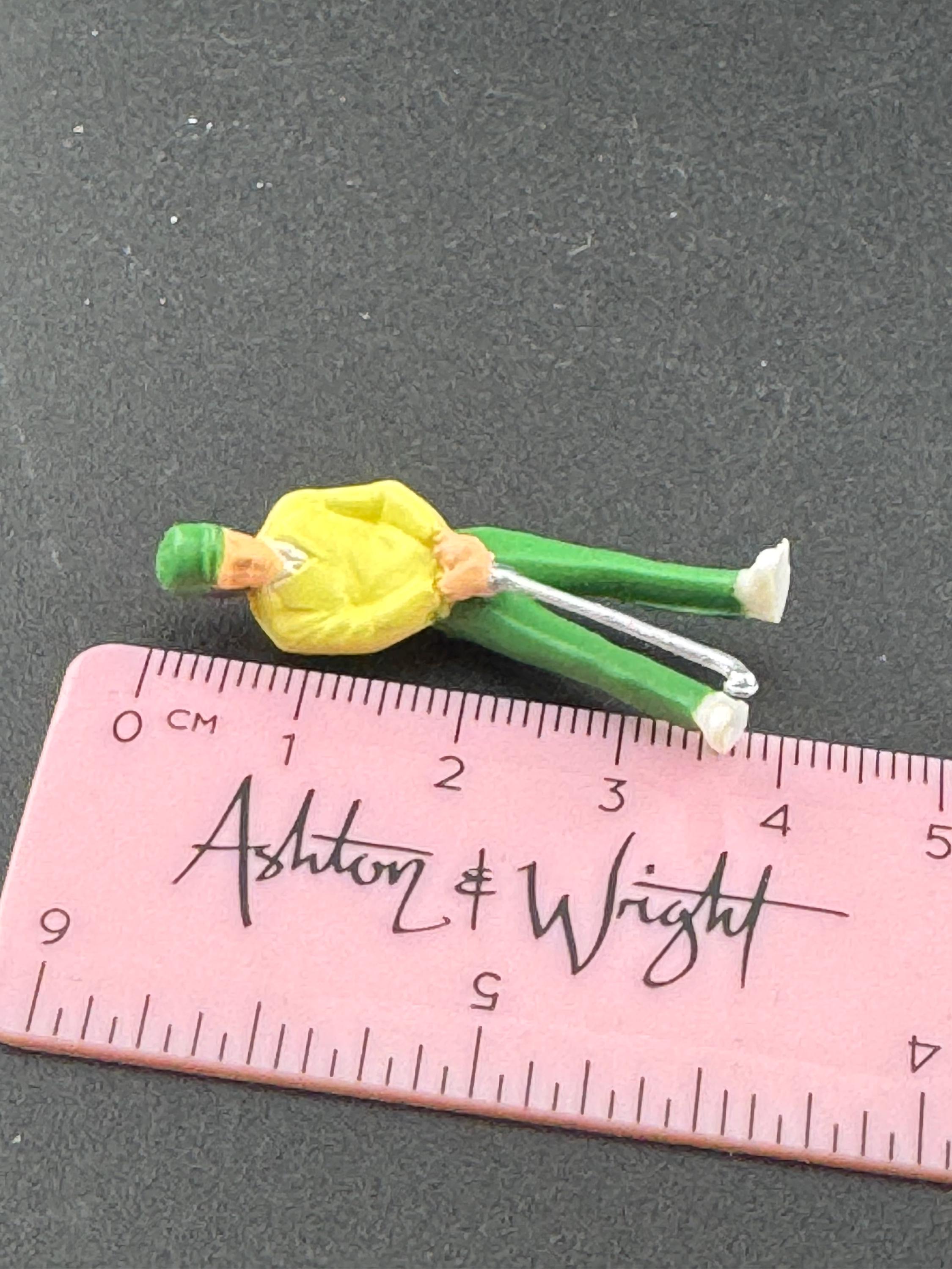 Miniature Golfer Cake Topper: Novelty Sports Decoration