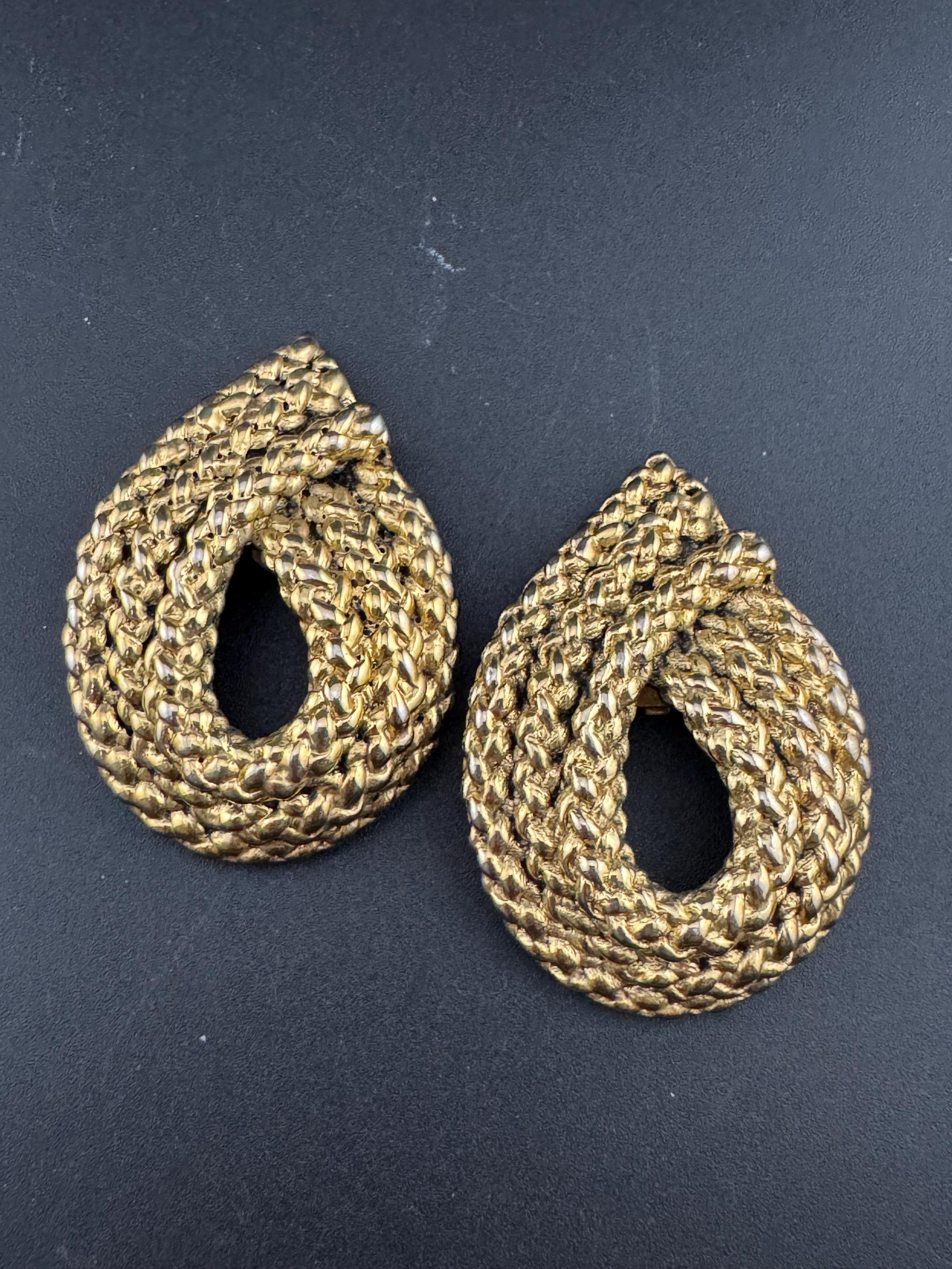 Reserved C  Retro 1980s 5cm oversized Gold tone rope twist abstract swirl clip on earrings