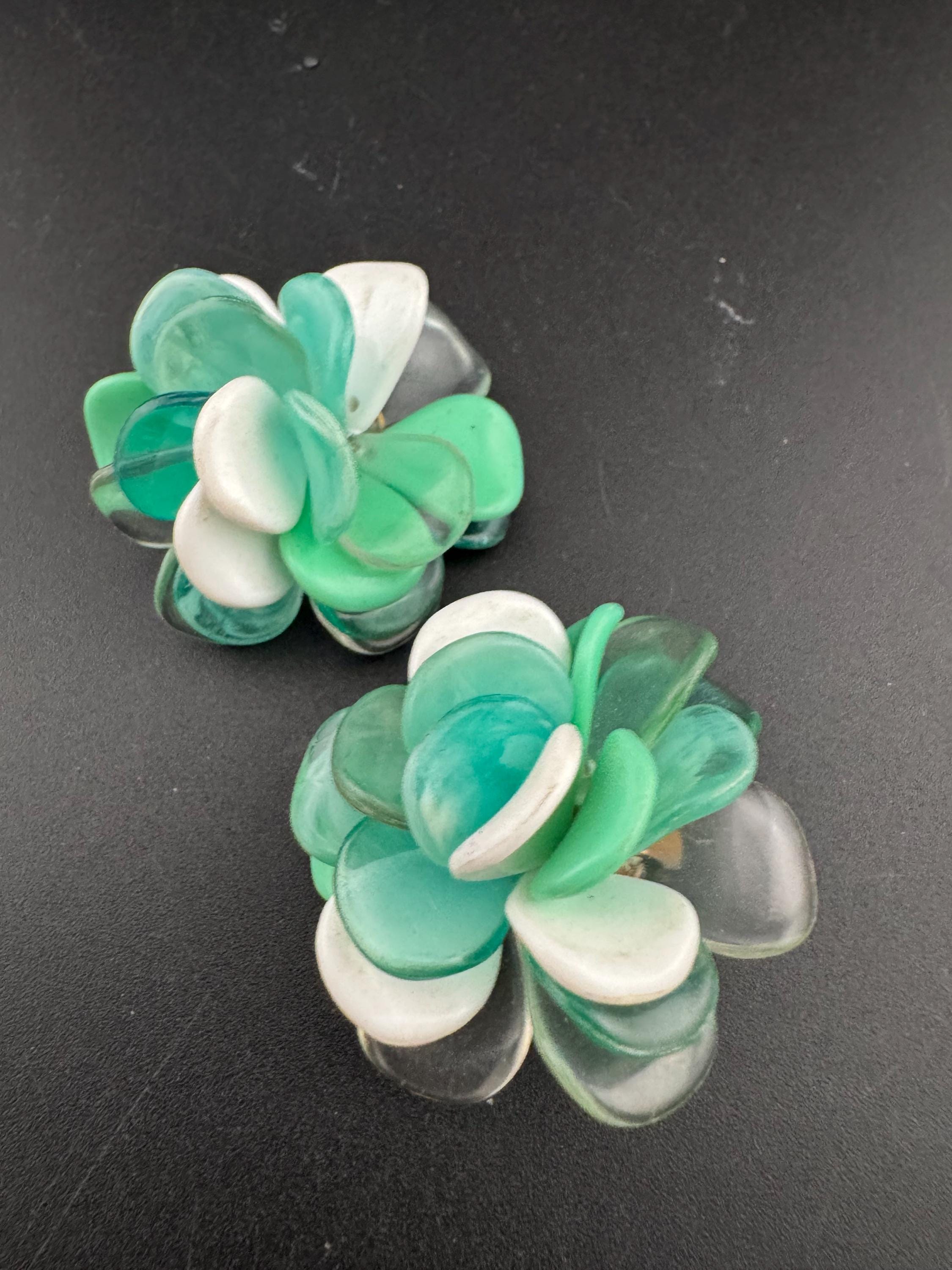 Oversized 4cm floral turquoise blue green white plastic big clip on stud earrings 1980s