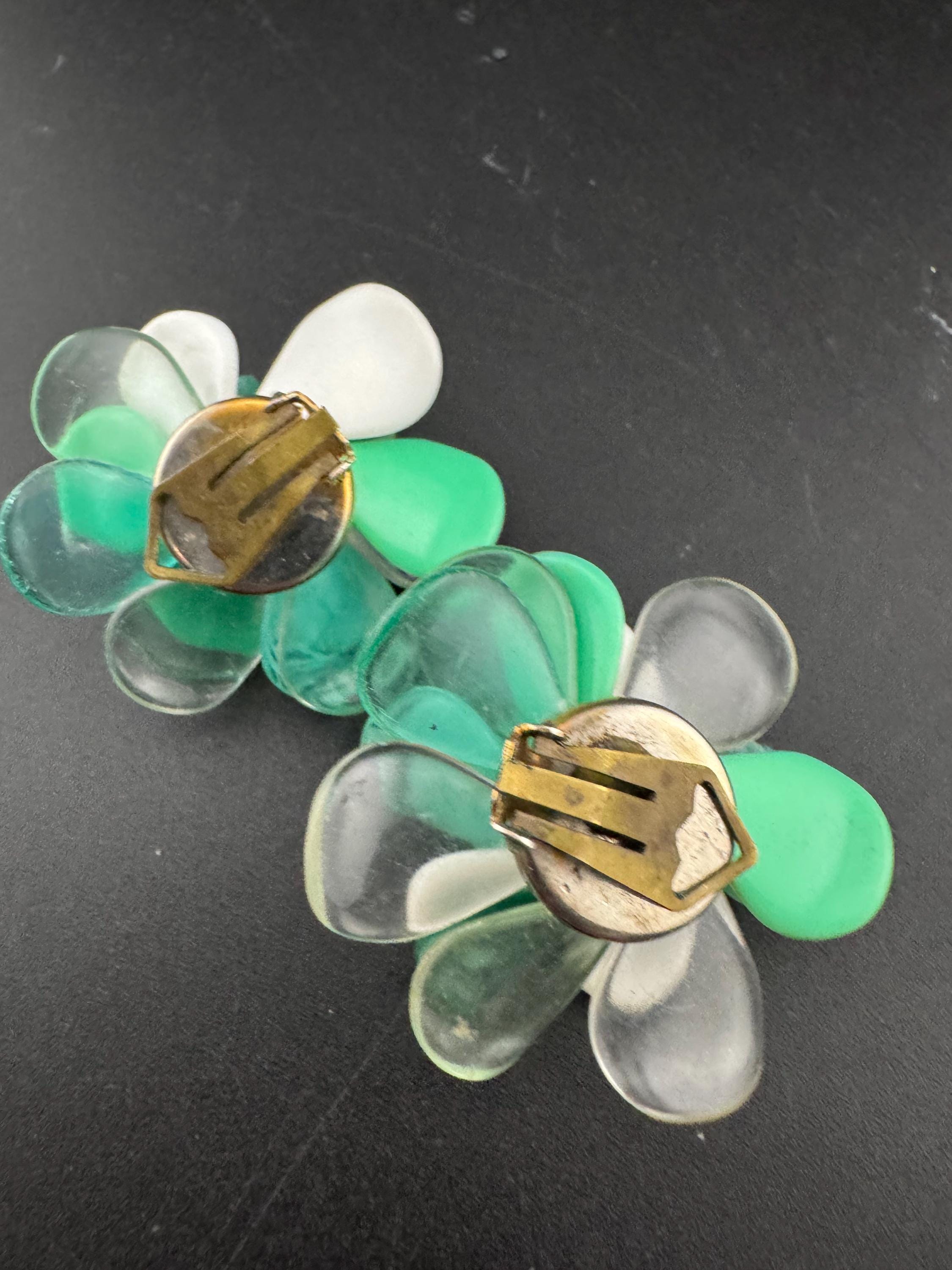 Oversized 4cm floral turquoise blue green white plastic big clip on stud earrings 1980s
