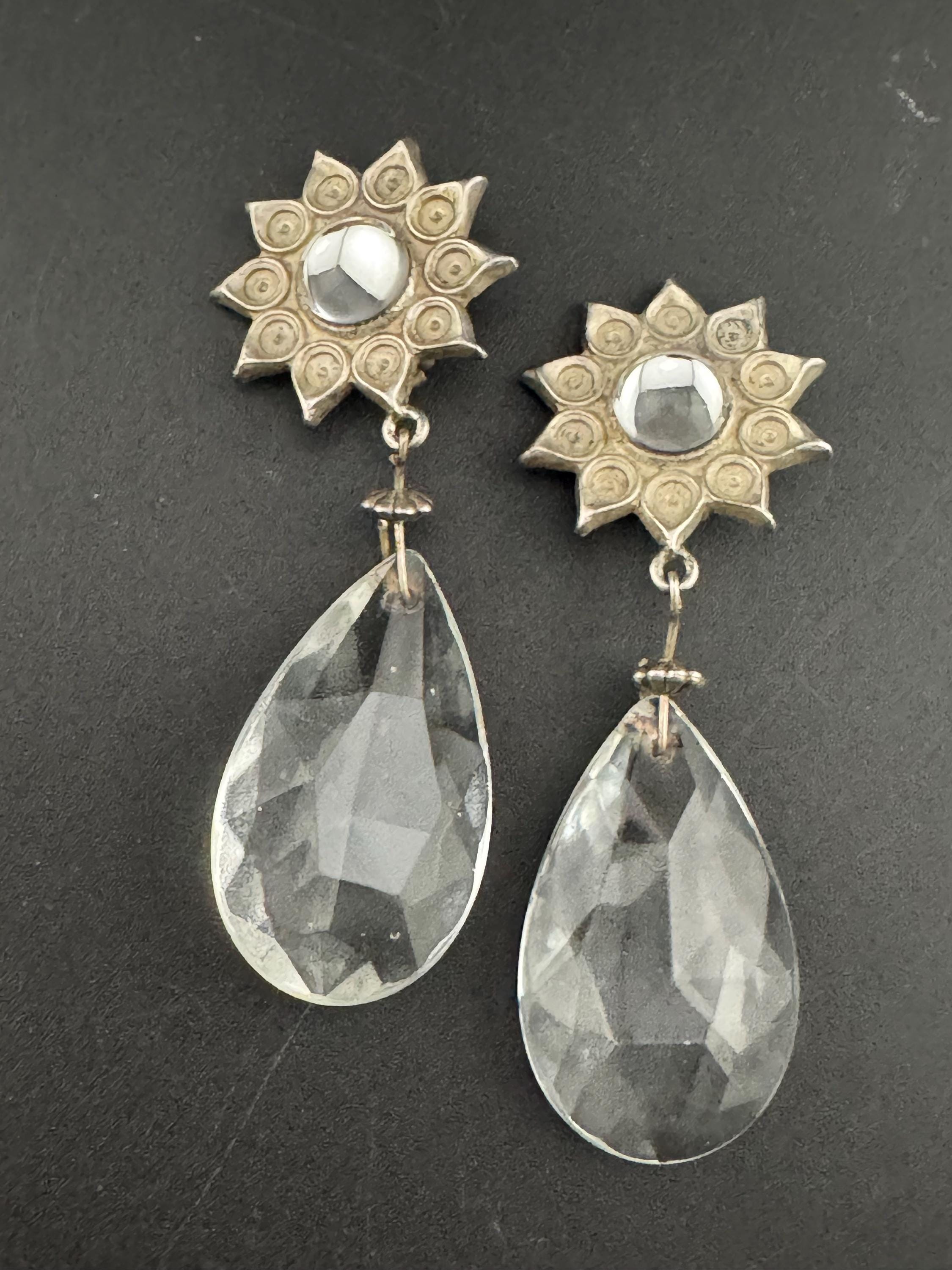vintage oversized 7cm Silver tone star and clear plastic crystal long teardrop clip on dangly drop earrings