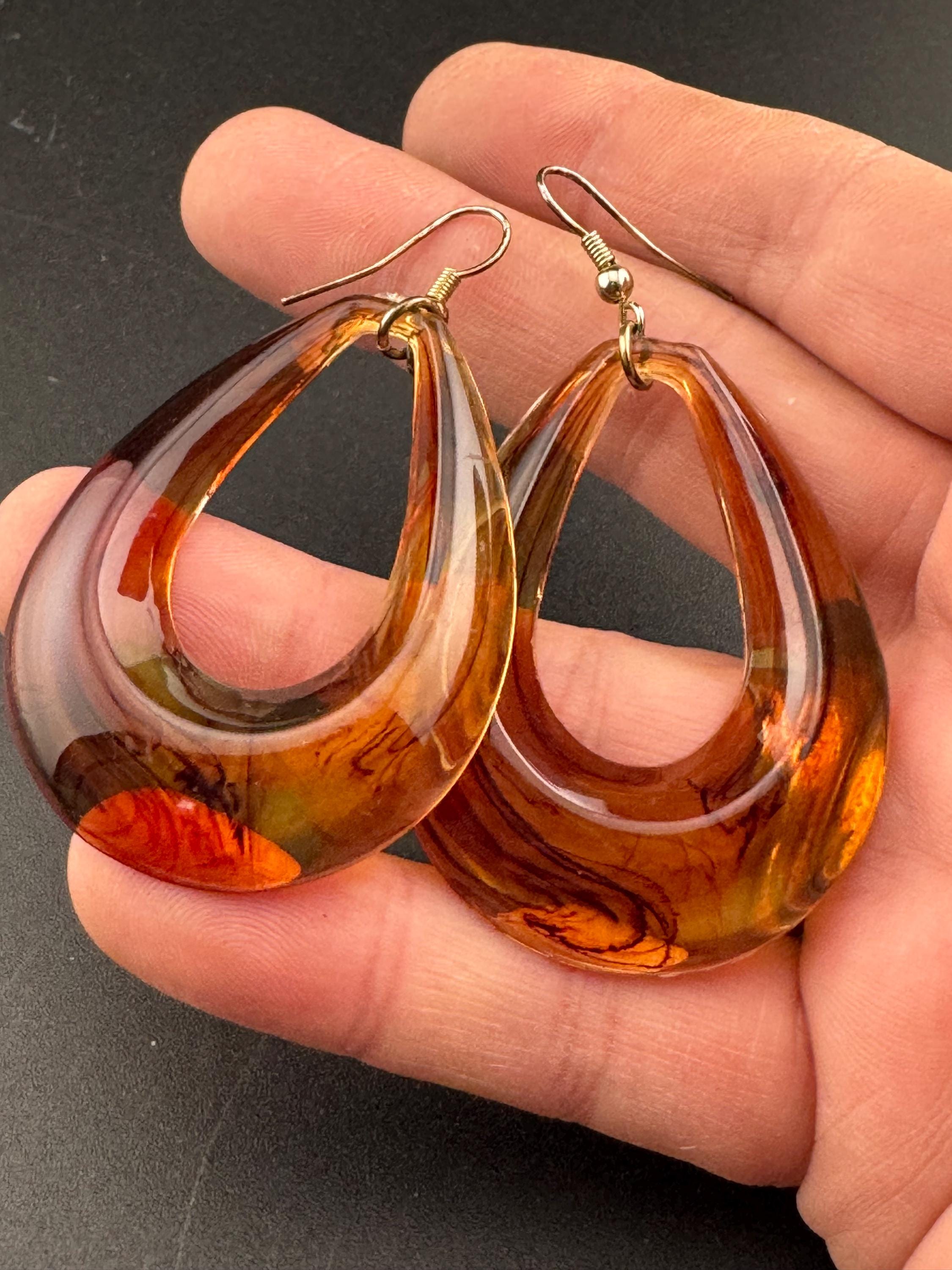 Retro 1980s Plastic faux tortoiseshell brown oversized teardrop dangly drop earrings for pierced ears, 80s fashion