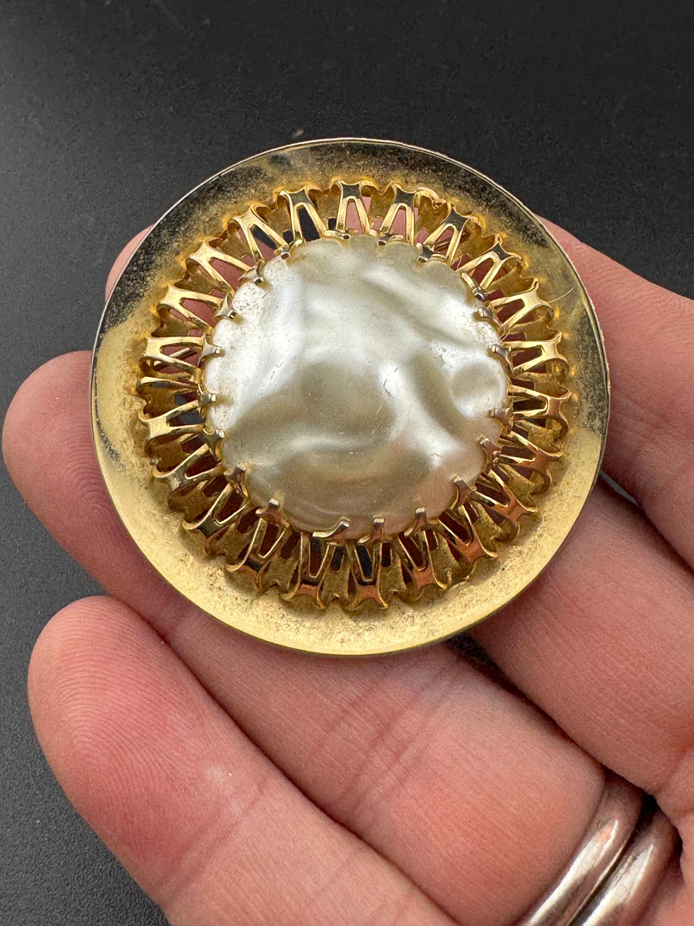 Vintage Etruscan large round glass pearl cabochon 4.5cm ornate brooch