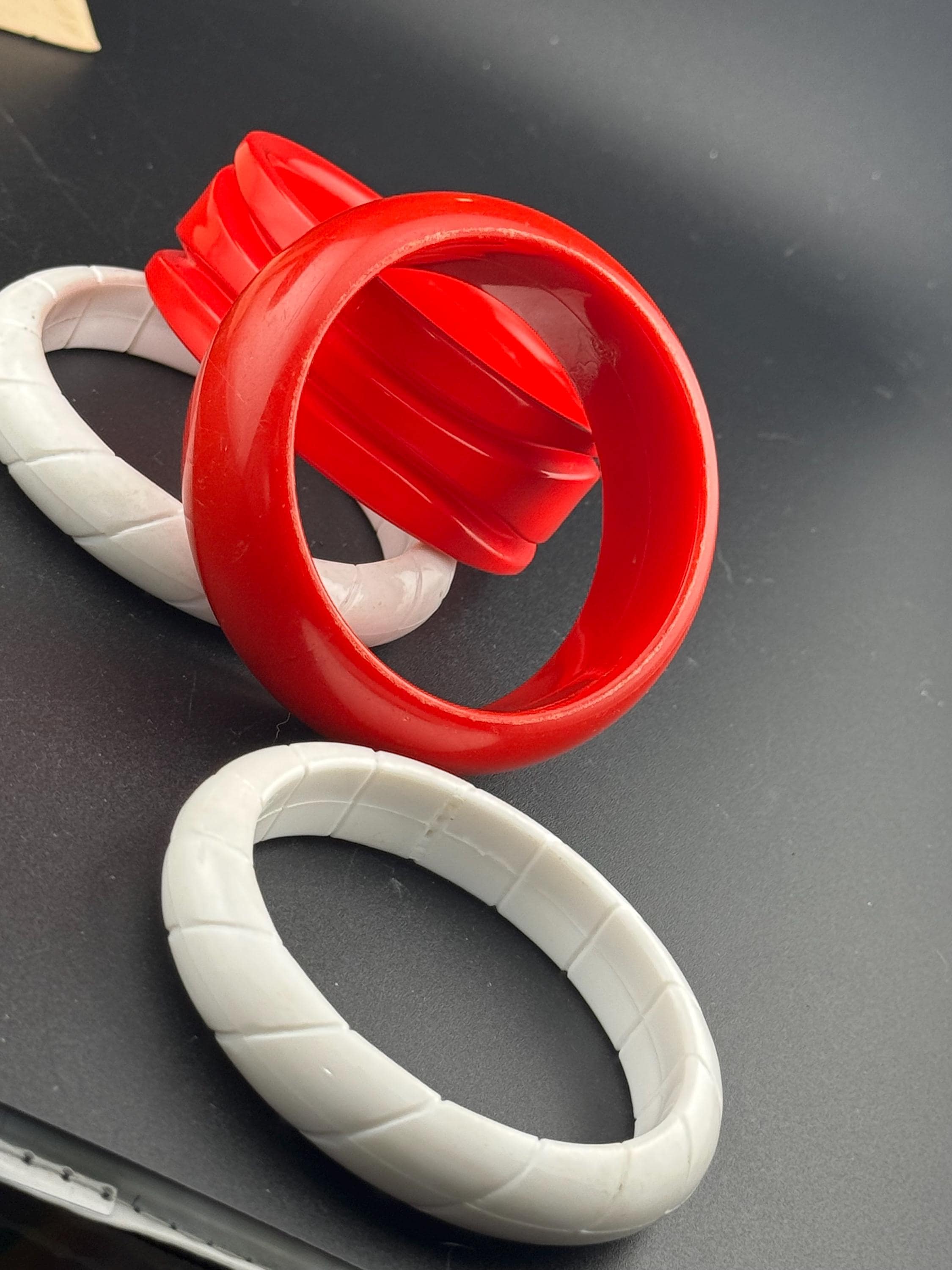 Vintage stack of white and red tones Chunky stylish plastic bangles retro acrylic bracelets