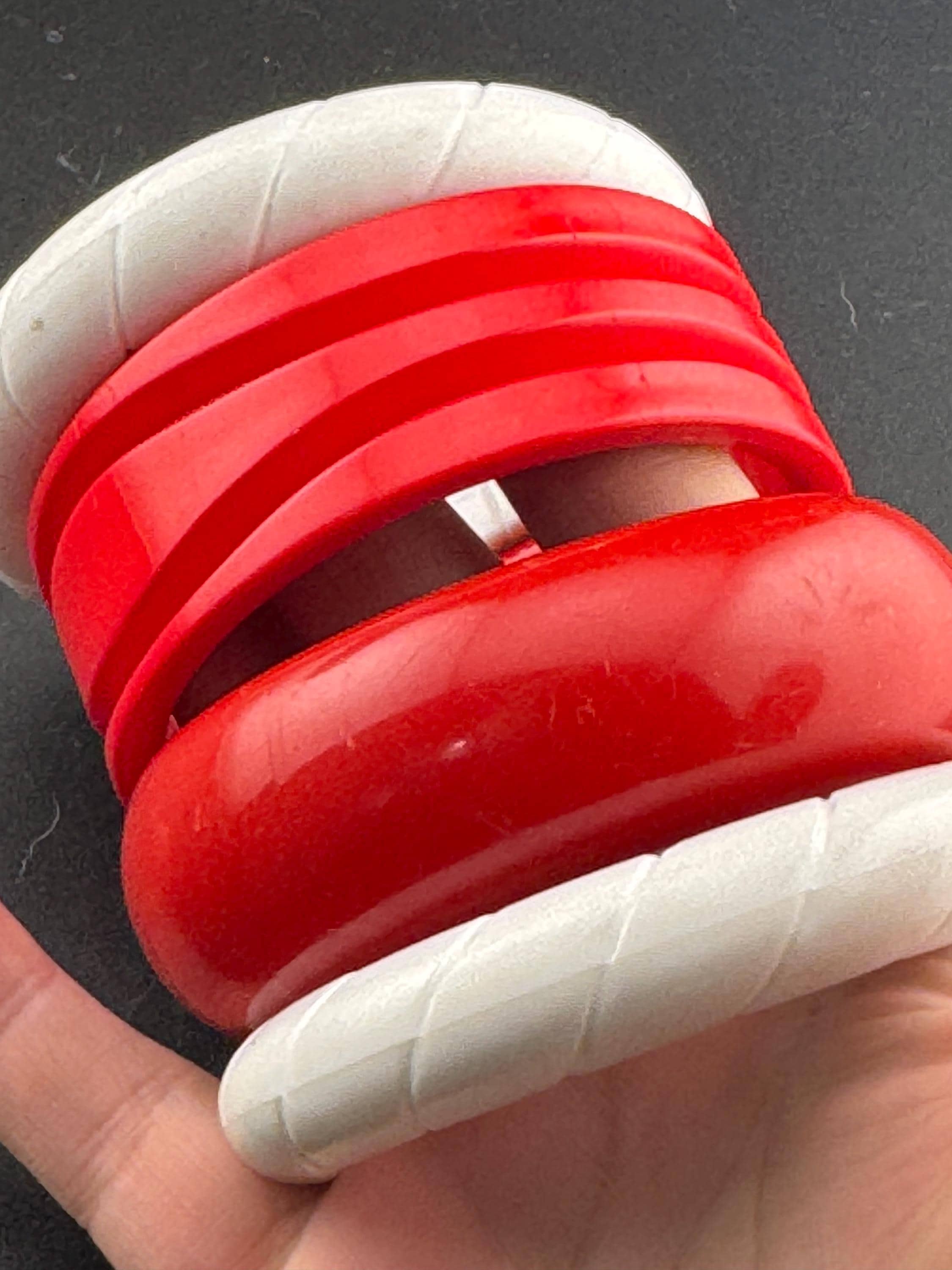 Vintage stack of white and red tones Chunky stylish plastic bangles retro acrylic bracelets