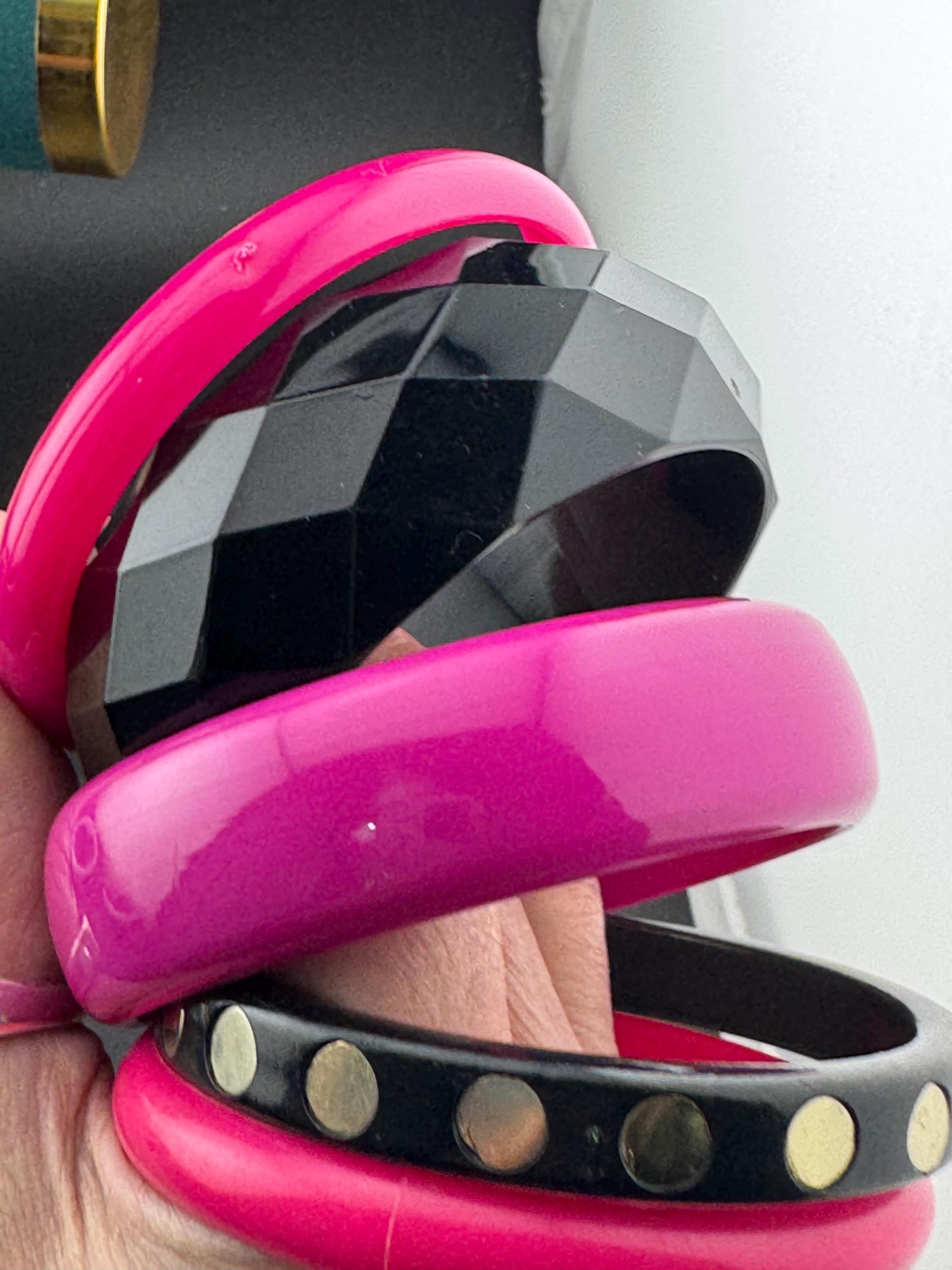 Vintage stack of black and bright hot pink Chunky stylish plastic bangles retro acrylic bracelets